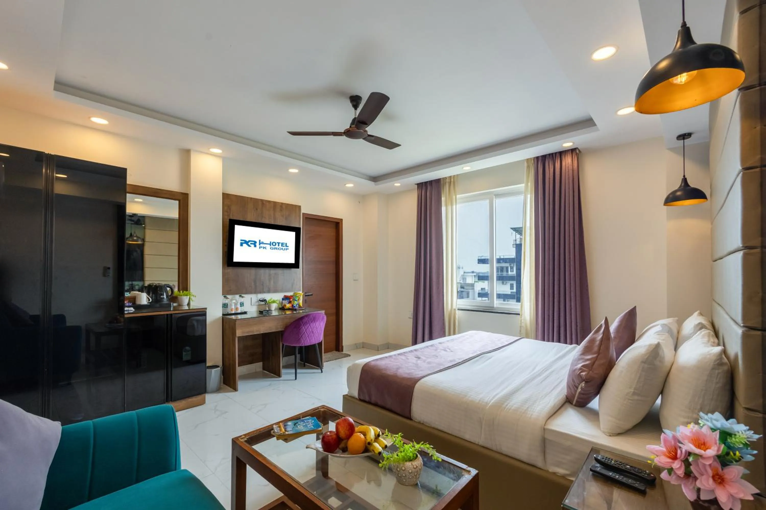 Bed in PK Boutique Hotel Noida Expressway