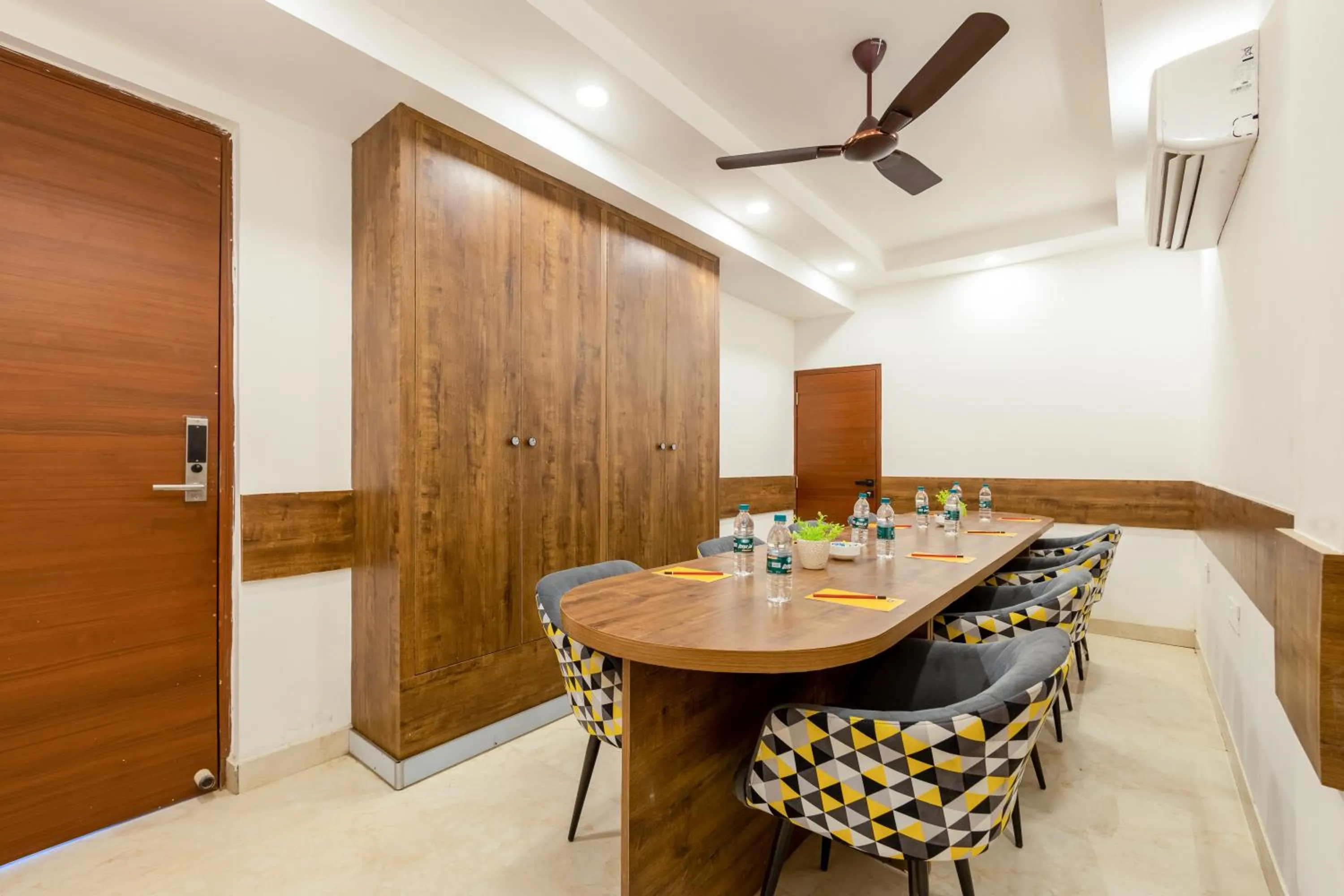 Meeting/conference room in PK Boutique Hotel Noida Expressway