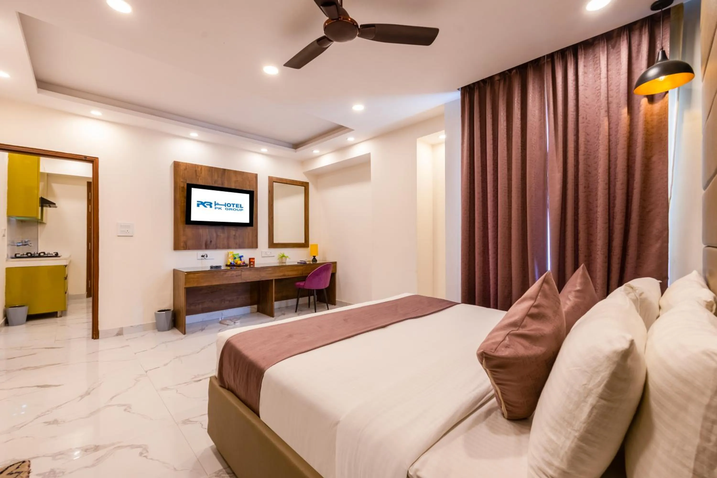 Bed in PK Boutique Hotel Noida Expressway