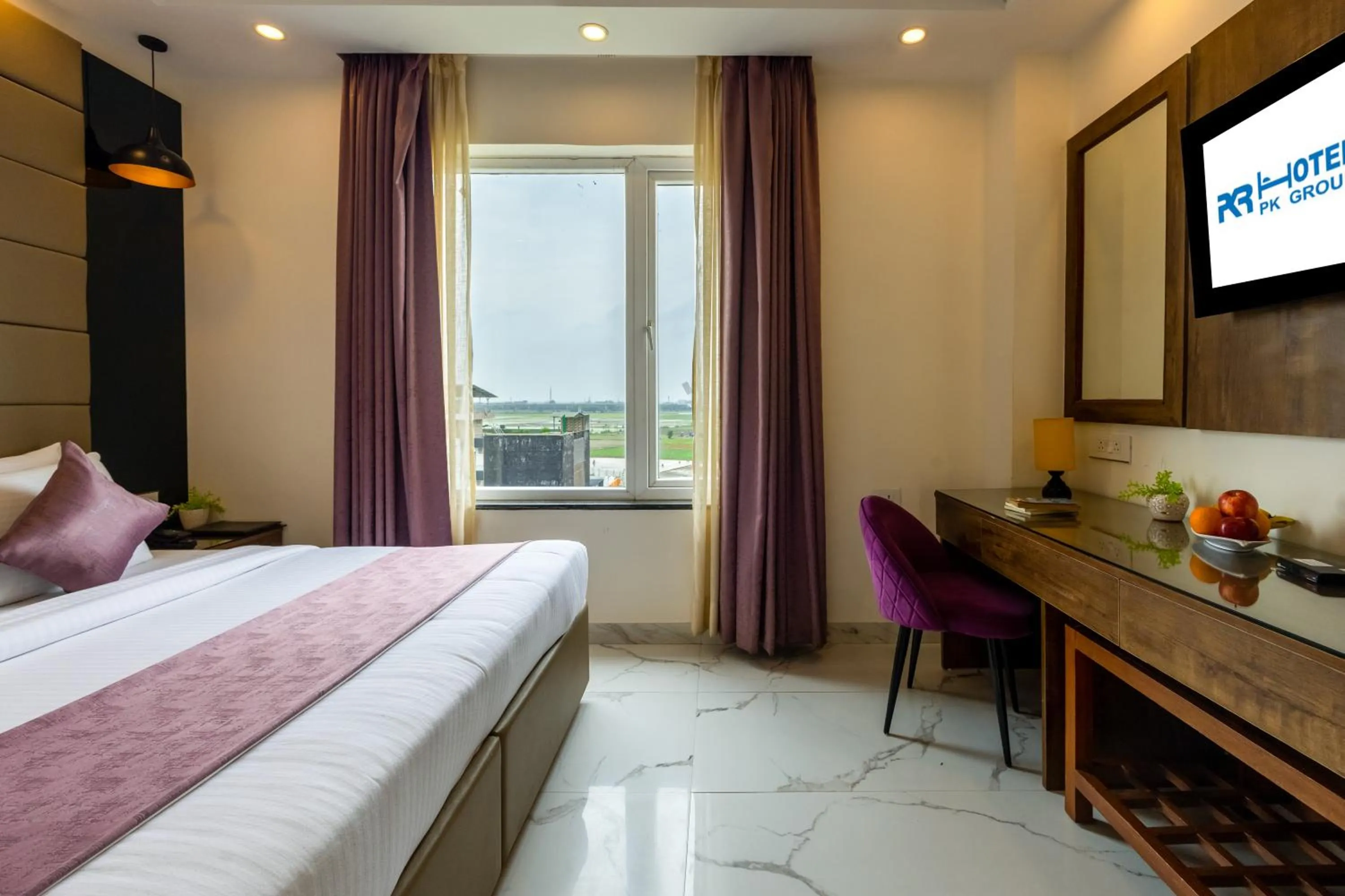 Bed in PK Boutique Hotel Noida Expressway