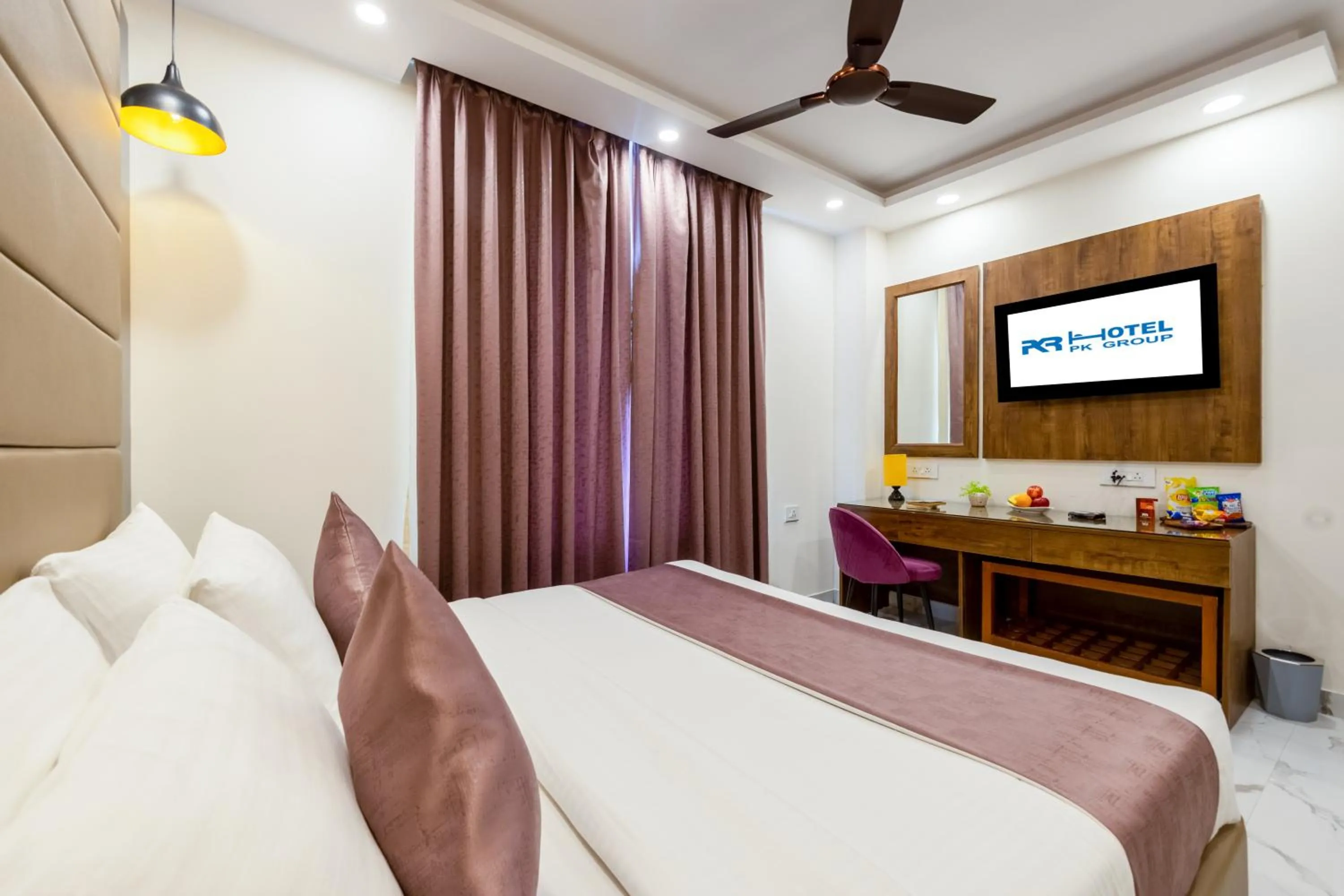 Bed in PK Boutique Hotel Noida Expressway