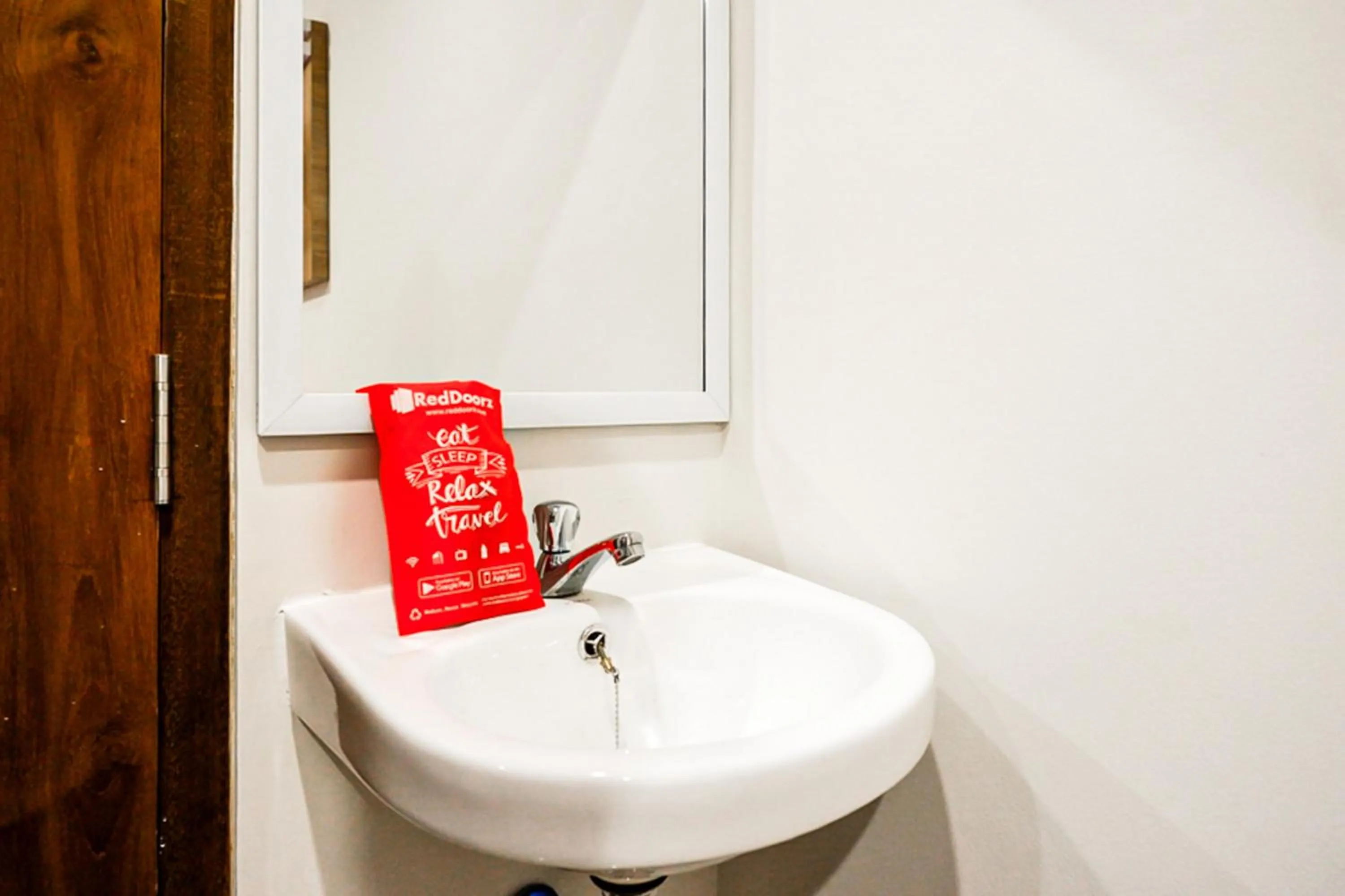 Bathroom in RedDoorz near Sleman City Hall 2