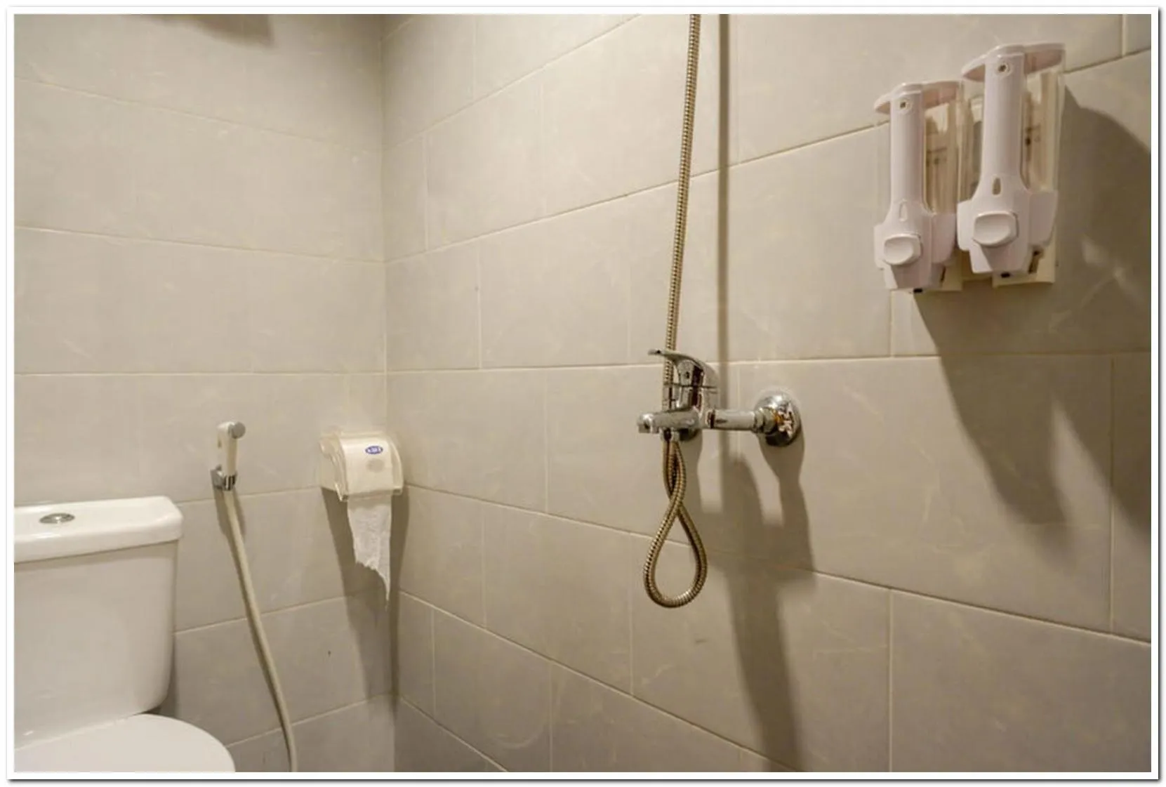 Bathroom in RedDoorz near Sleman City Hall 2