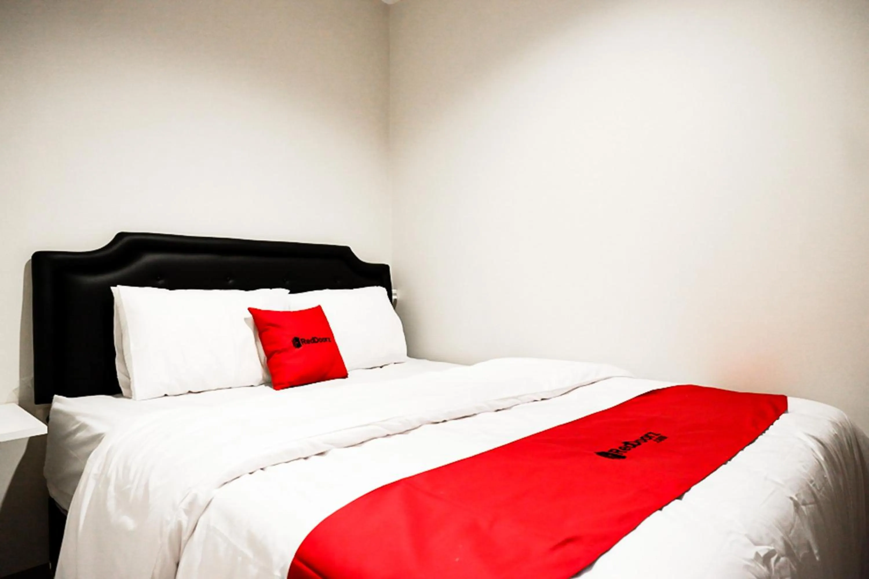 Bedroom, Bed in RedDoorz near Sleman City Hall 2