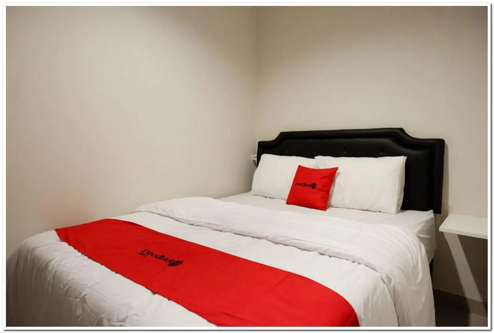 Bedroom, Bed in RedDoorz near Sleman City Hall 2