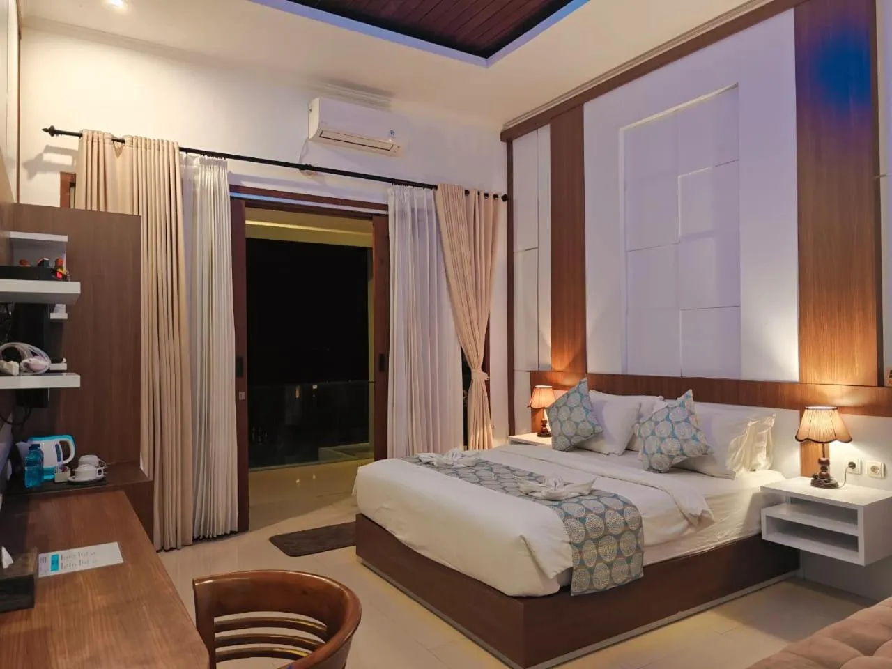 Photo of the whole room, Bed in Nusa Sedayu Hotel By Ocean View