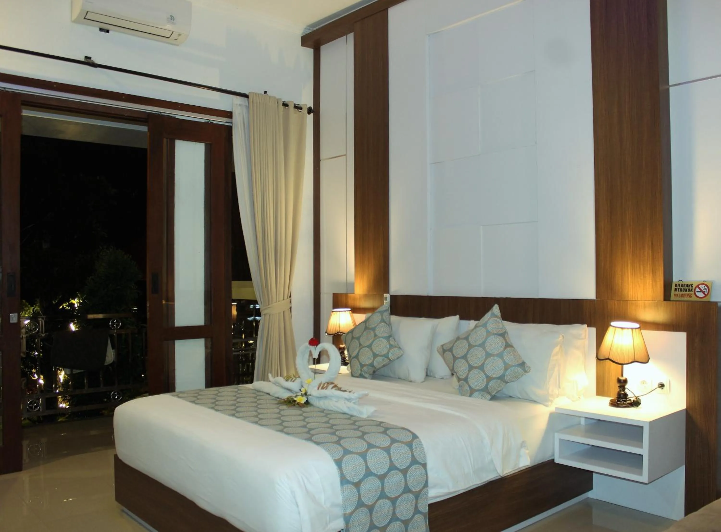 Bed in Nusa Sedayu Hotel By Ocean View