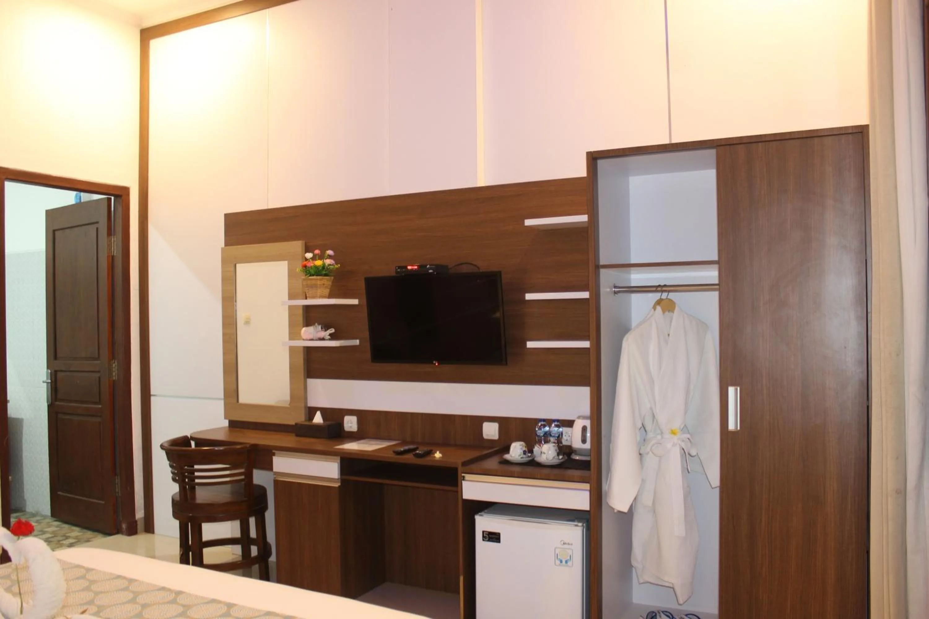 TV and multimedia in Nusa Sedayu Hotel By Ocean View