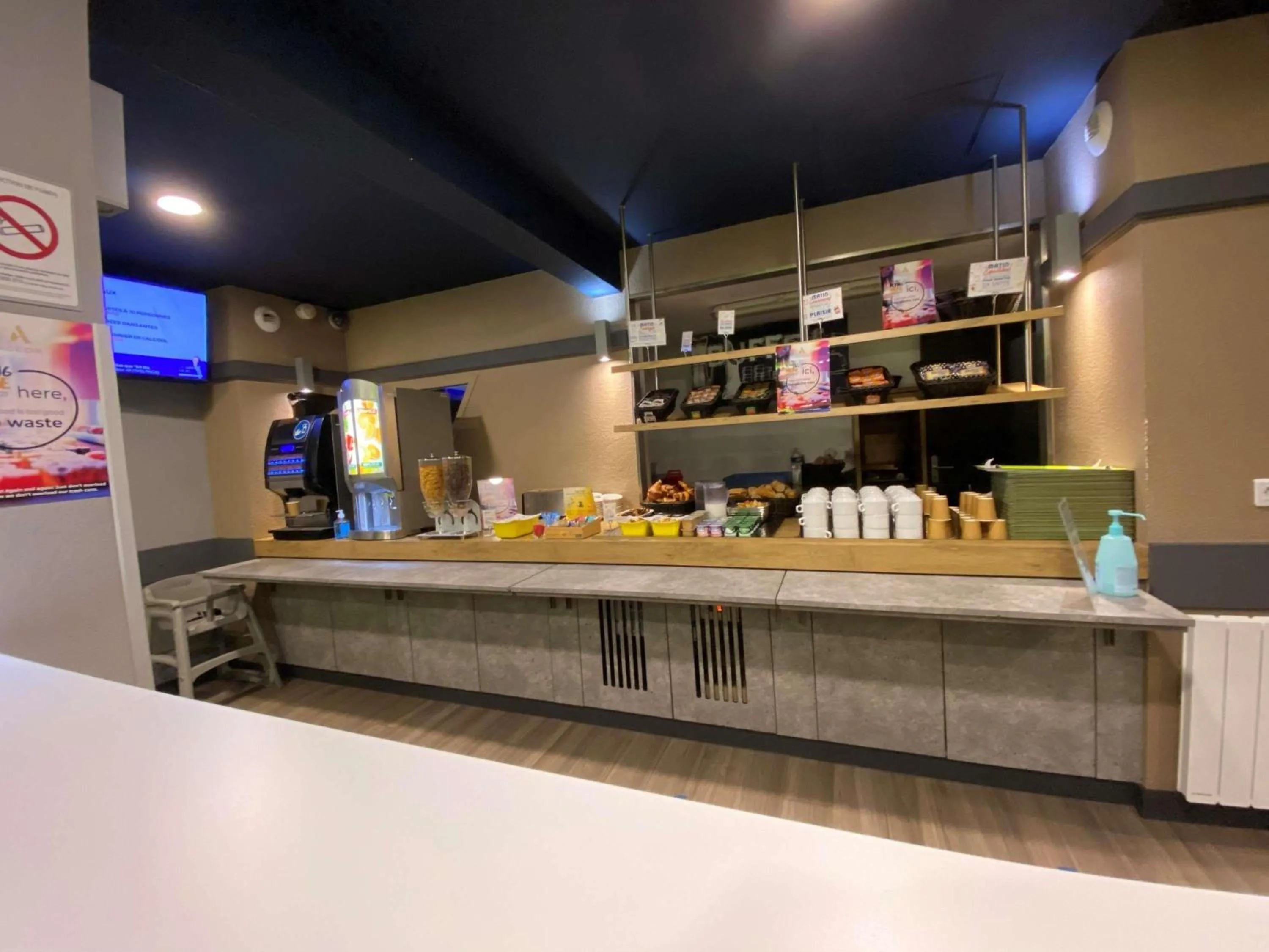 Breakfast in Hotel Ibis Budget Fecamp