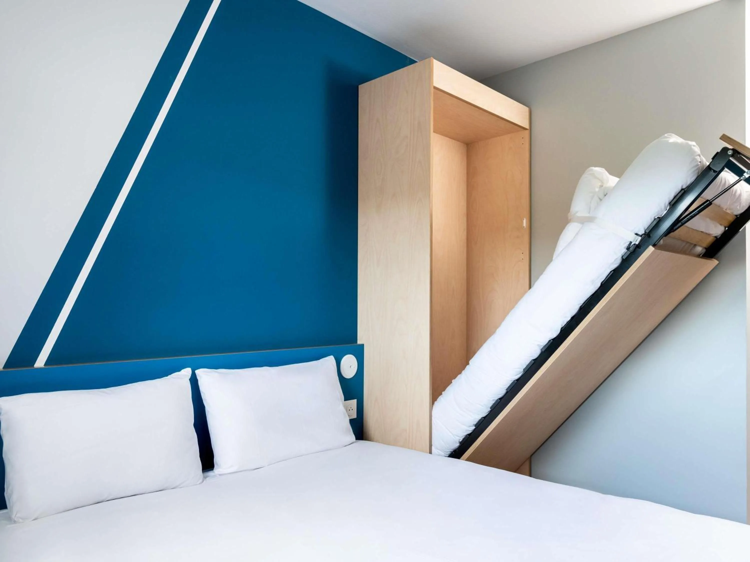 Bedroom, Bed in Hotel Ibis Budget Fecamp