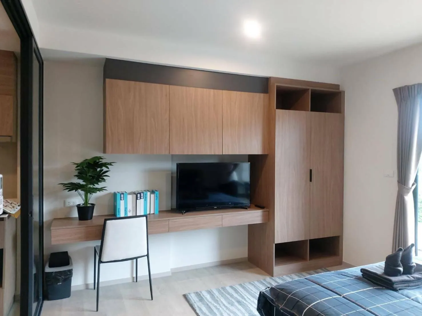 Property building, Bed in La Casita Huahin by Ying