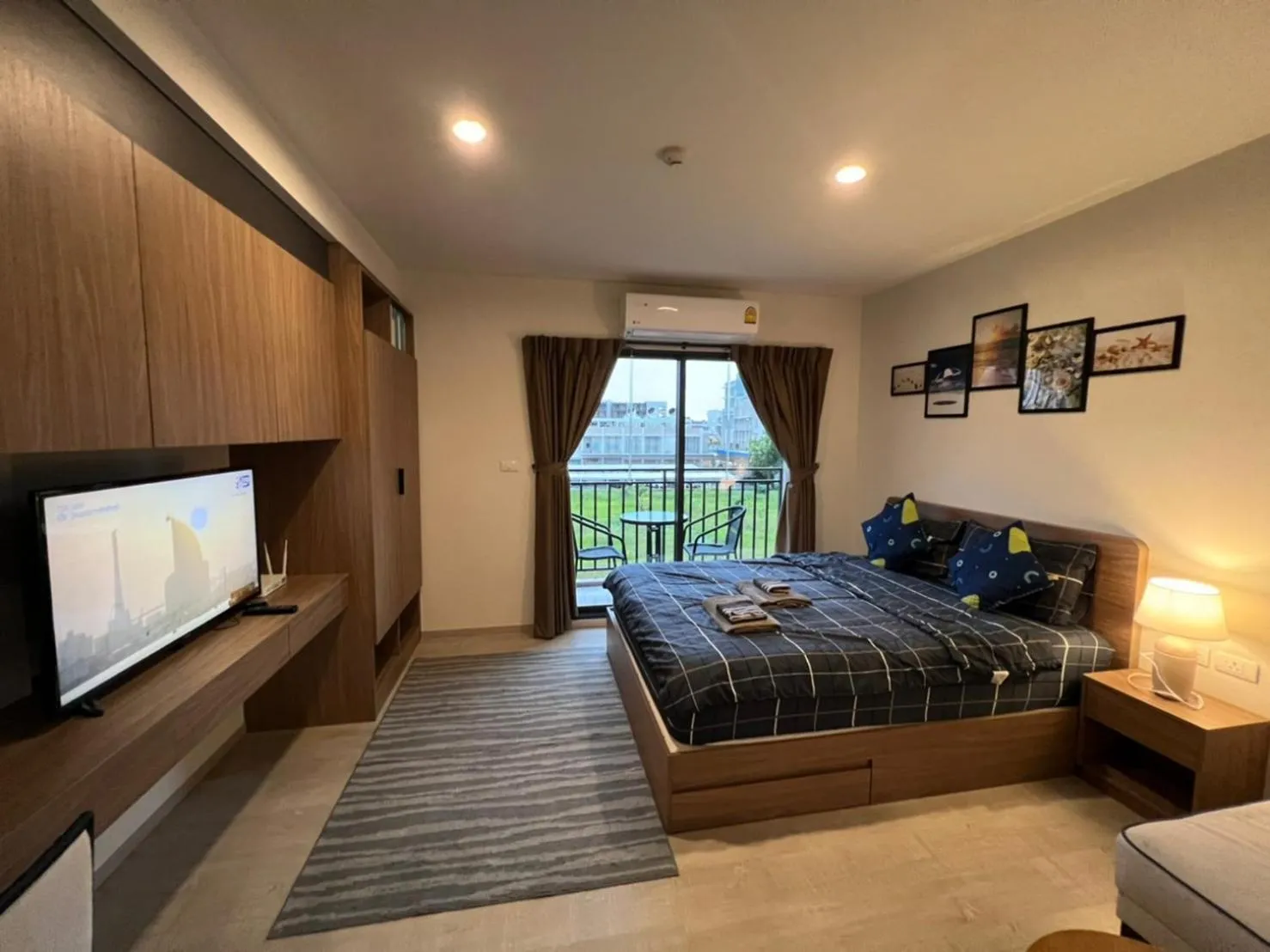 Communal lounge/ TV room, Bed in La Casita Huahin by Ying