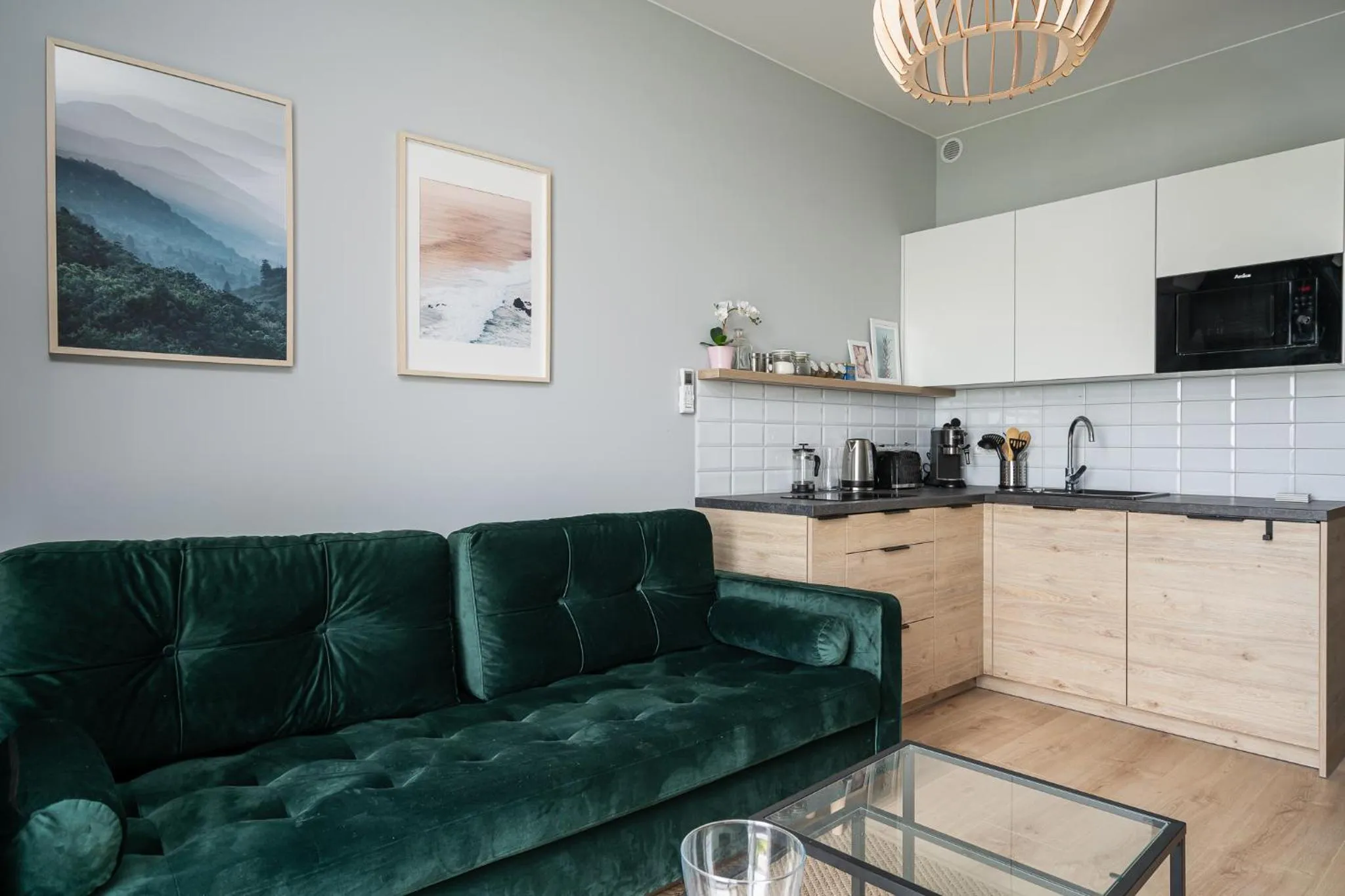 Kitchen or kitchenette in RentPlanet - Apartamenty Zarembowicza