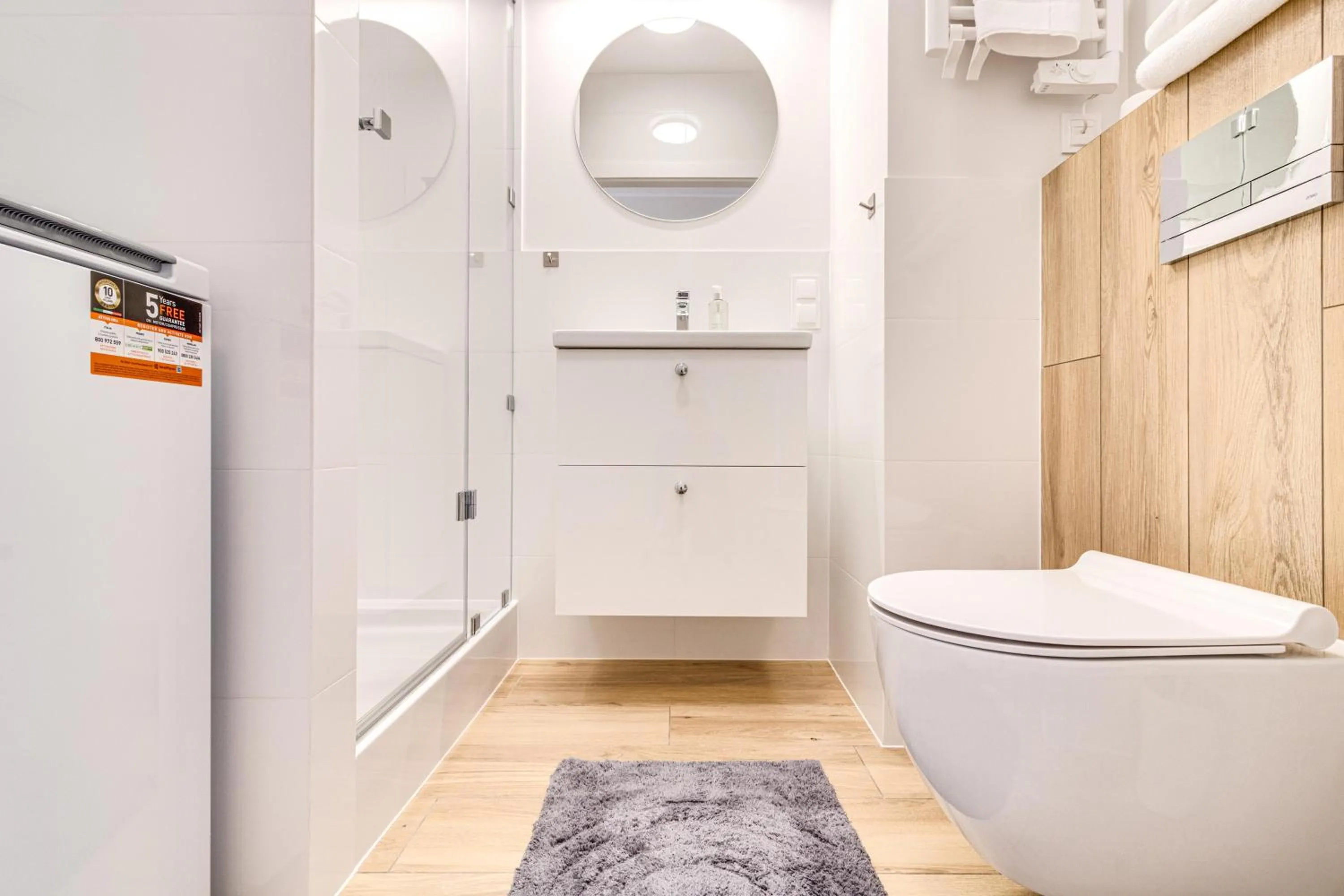 Shower in RentPlanet - Apartamenty Zarembowicza