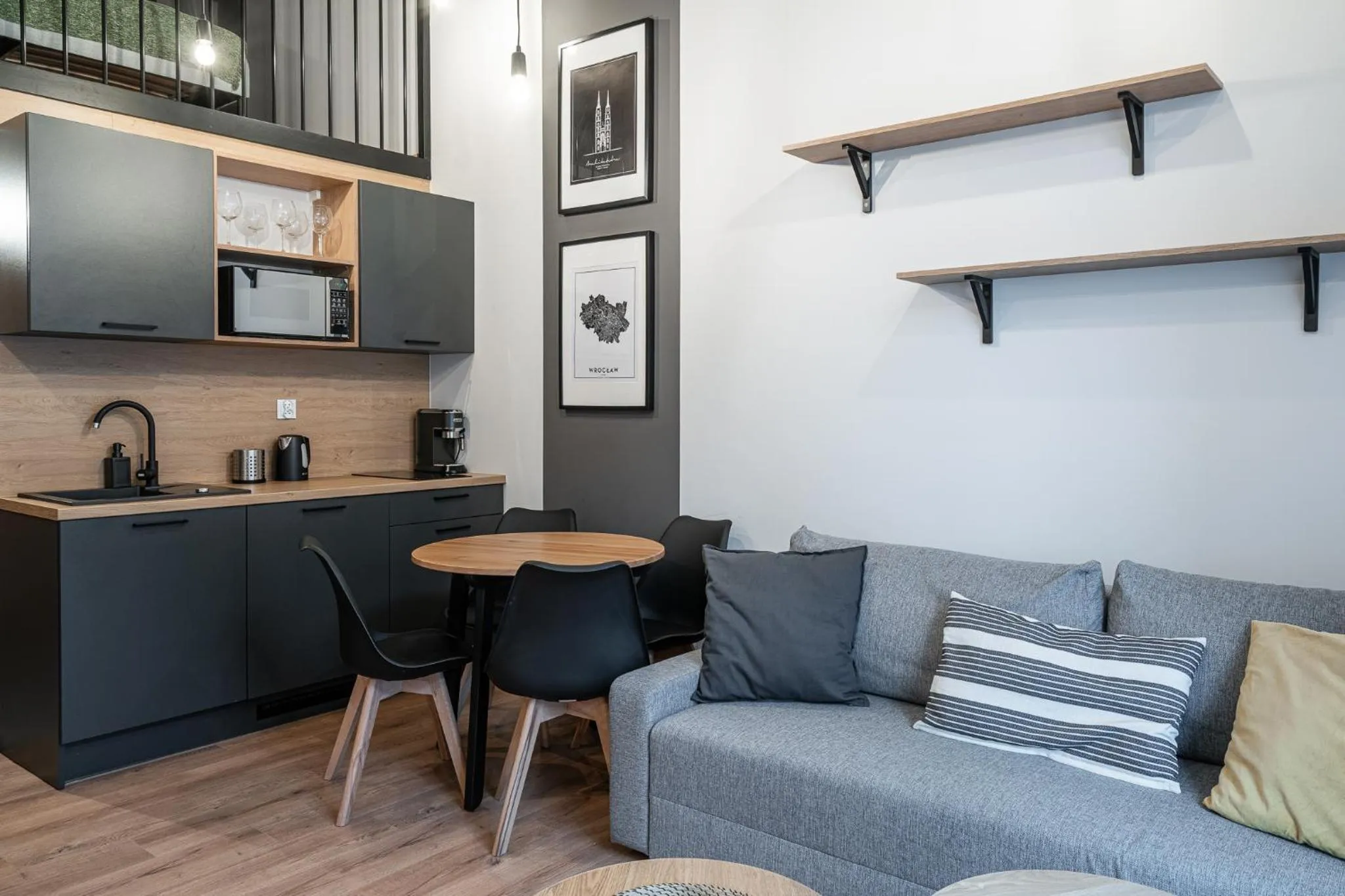 Kitchen or kitchenette in RentPlanet - Apartamenty Zarembowicza