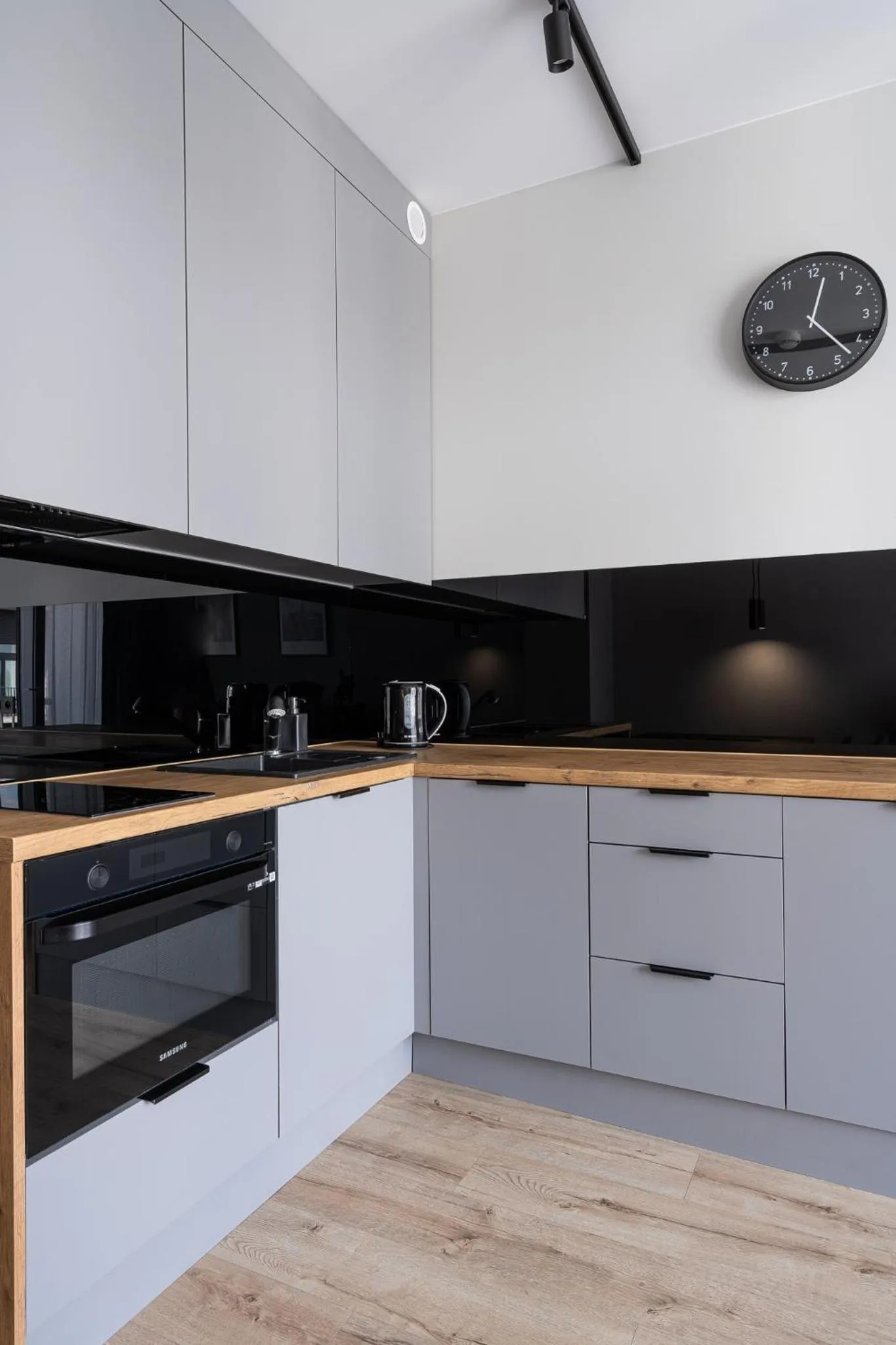Kitchen or kitchenette in RentPlanet - Apartamenty Zarembowicza