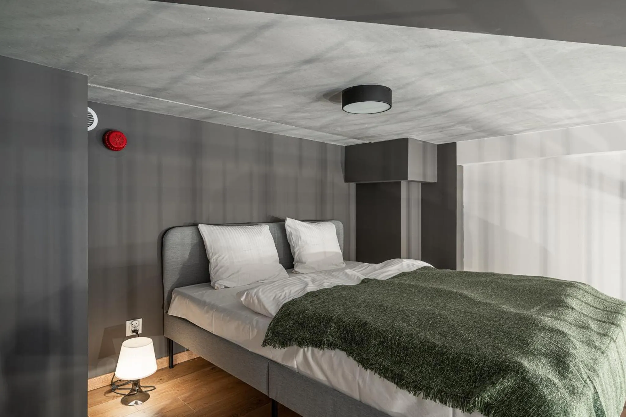 Bedroom, Bed in RentPlanet - Apartamenty Zarembowicza