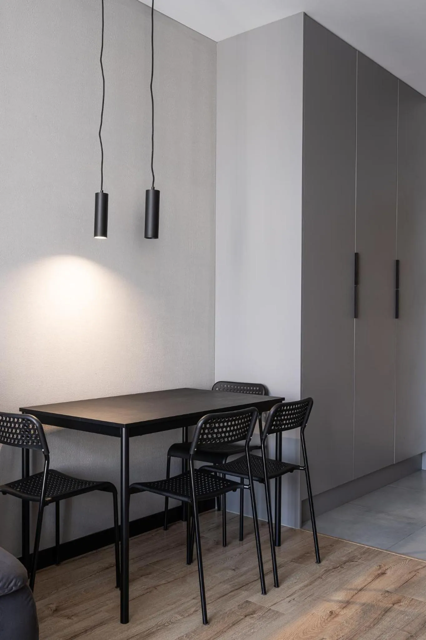 Dining area in RentPlanet - Apartamenty Zarembowicza