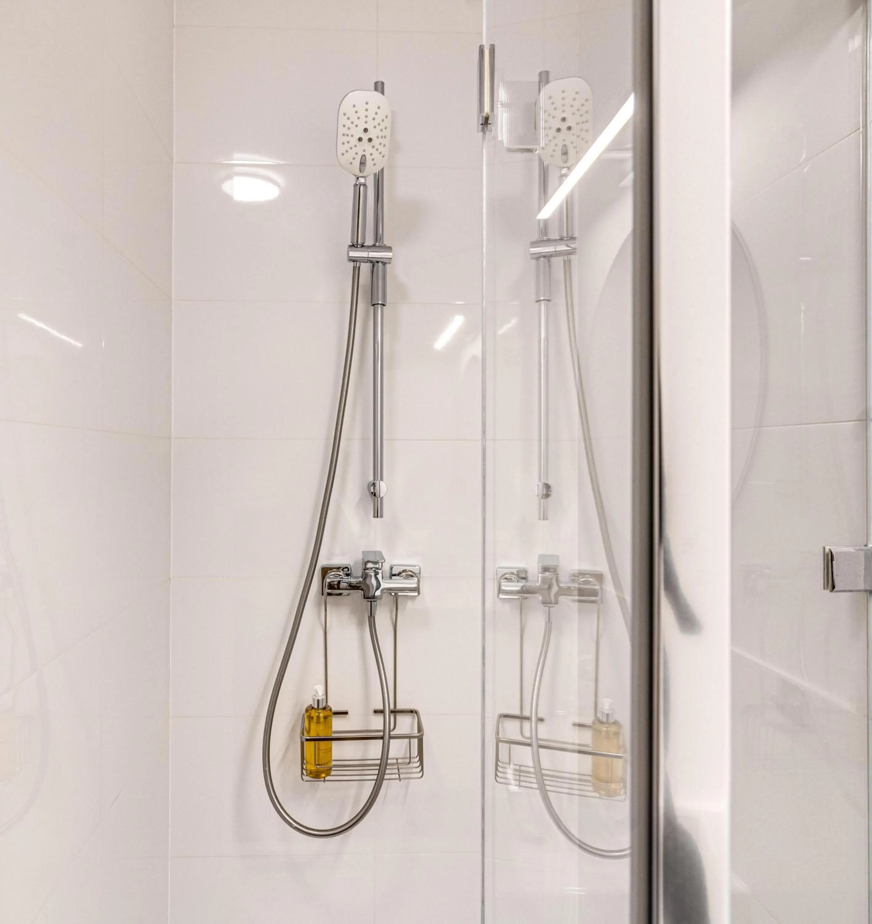 Shower in RentPlanet - Apartamenty Zarembowicza