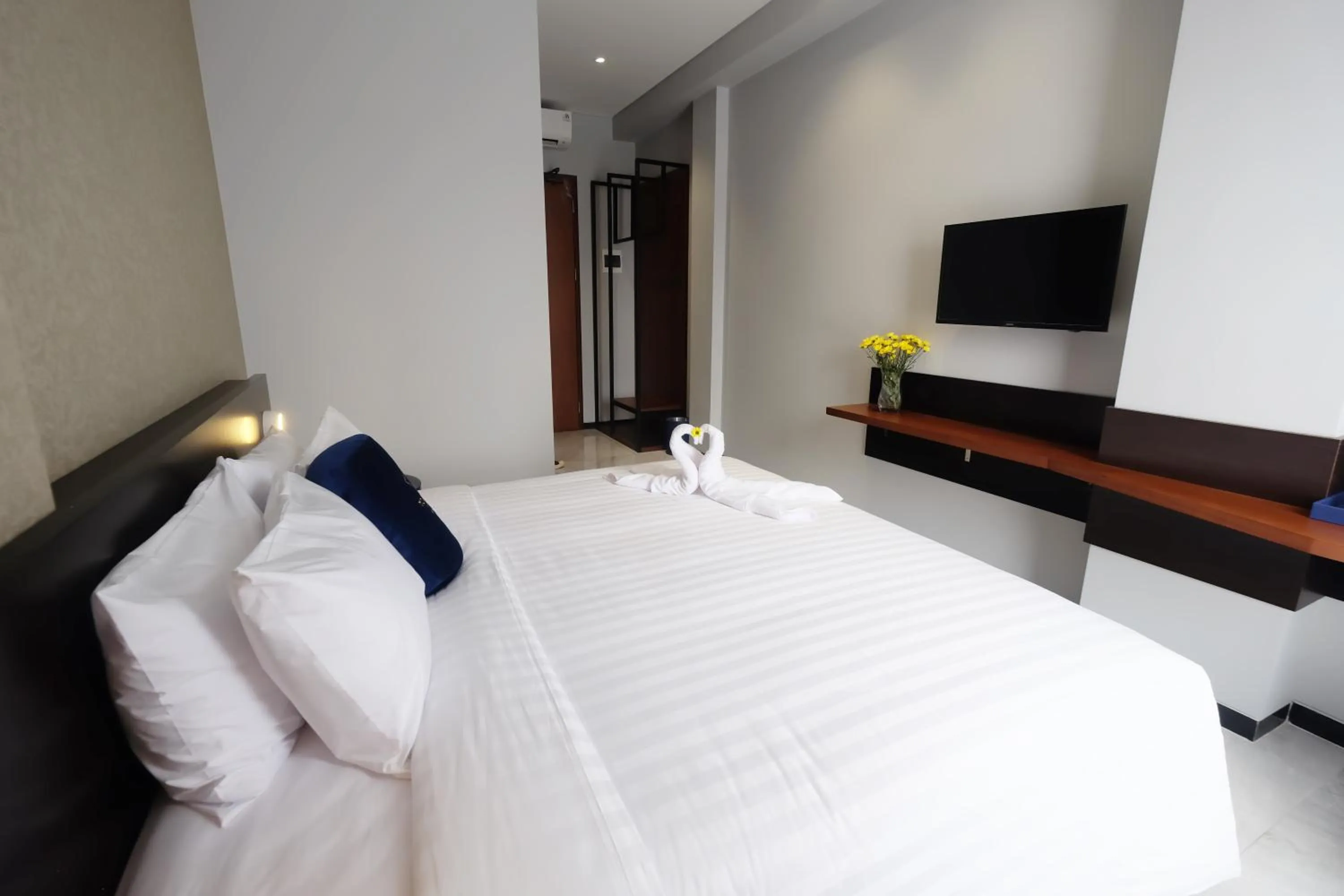 Bed in Hotel Youstay Semarang by Sinergi