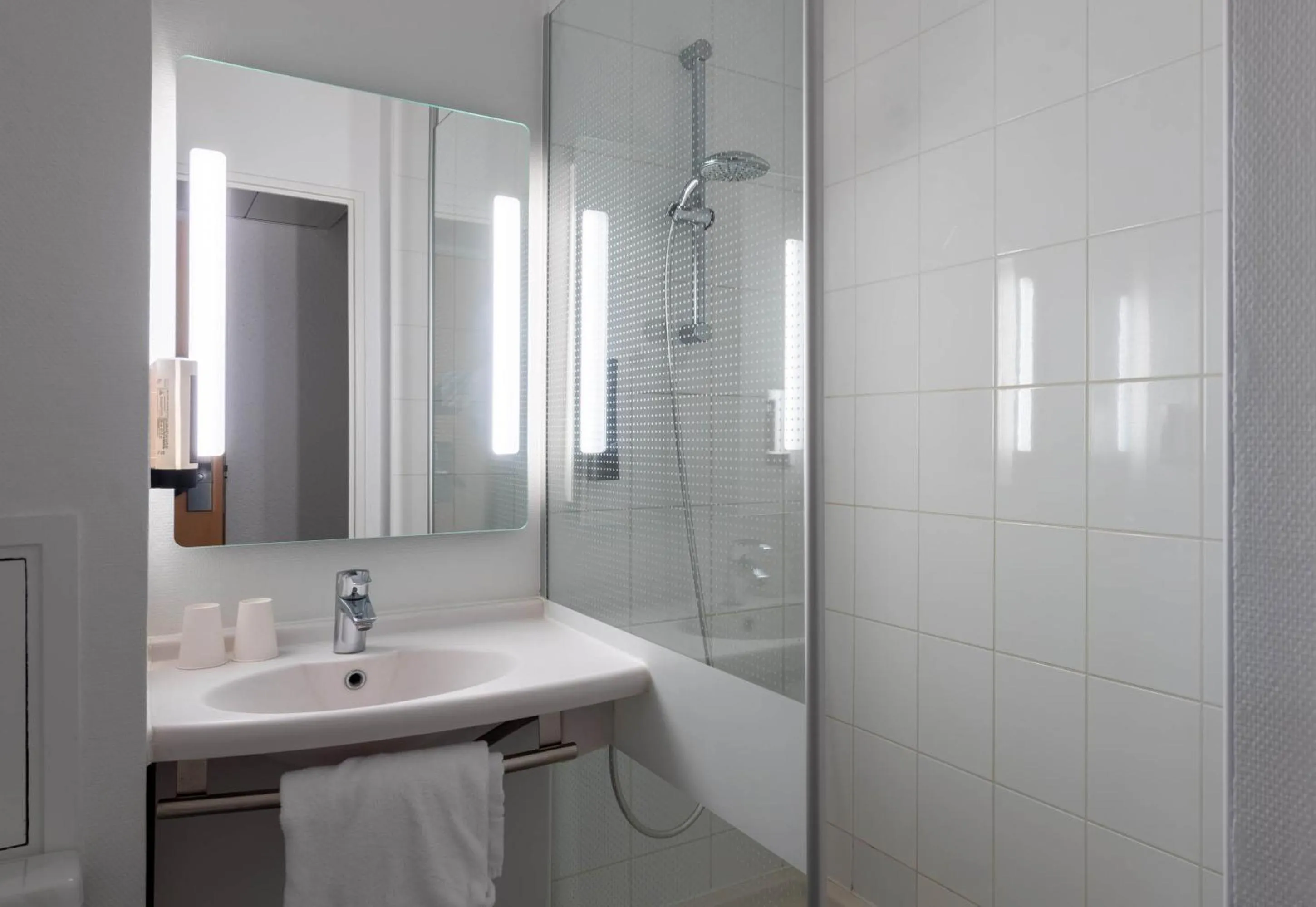 Bathroom in B&B HOTEL Amiens Centre Cathédrale