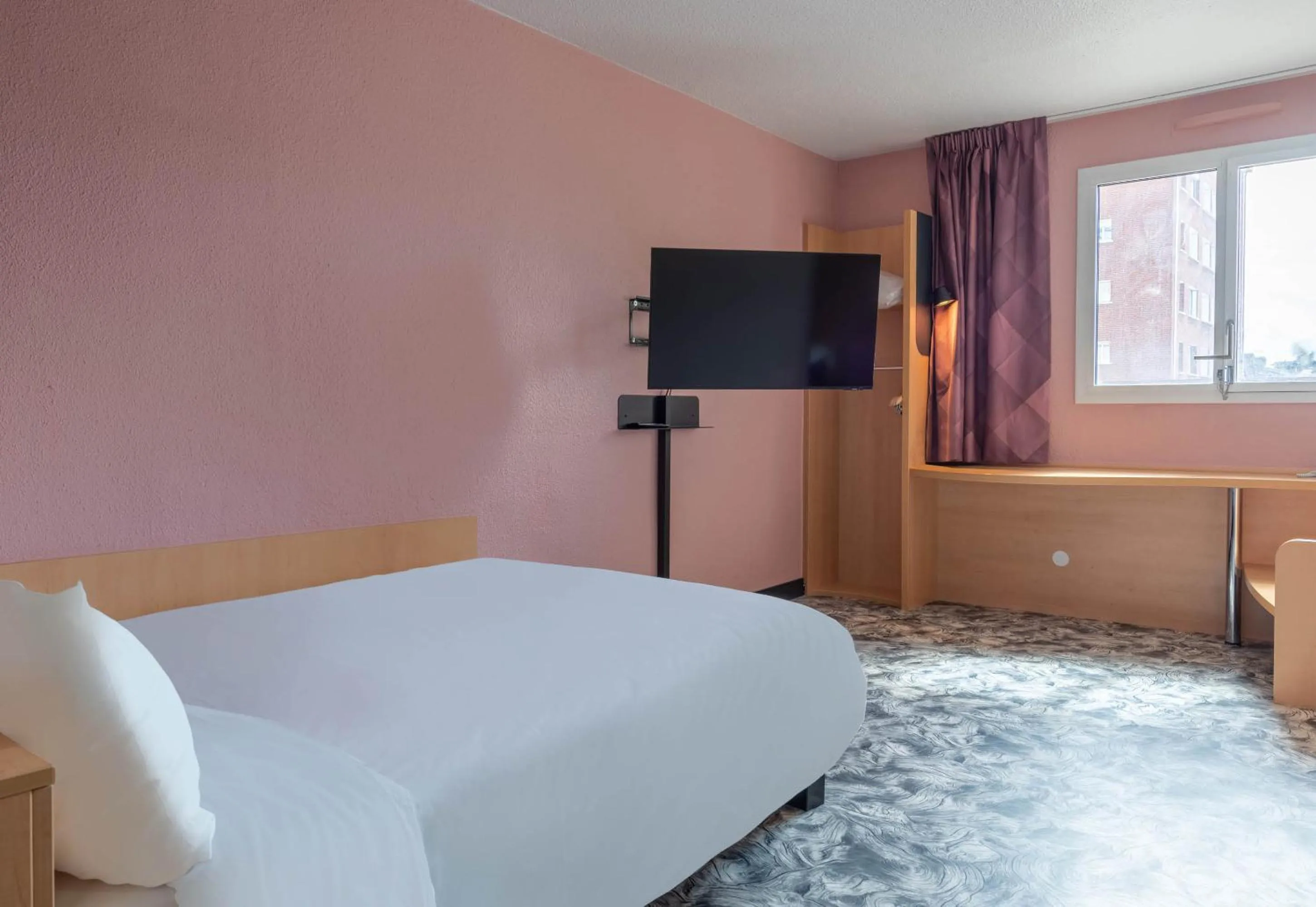 Bedroom, Bed in B&B HOTEL Amiens Centre Cathédrale