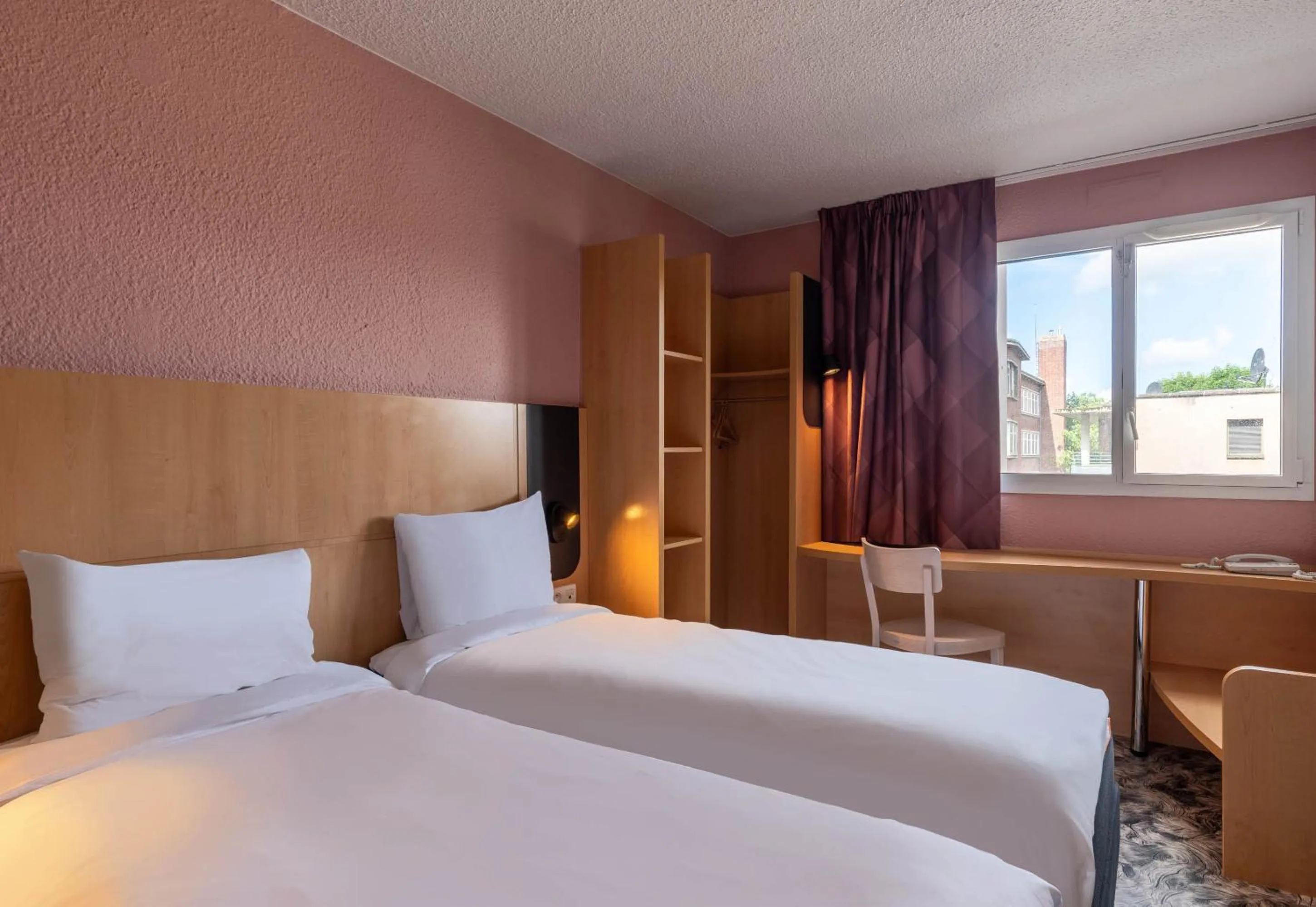 Bedroom, Bed in B&B HOTEL Amiens Centre Cathédrale