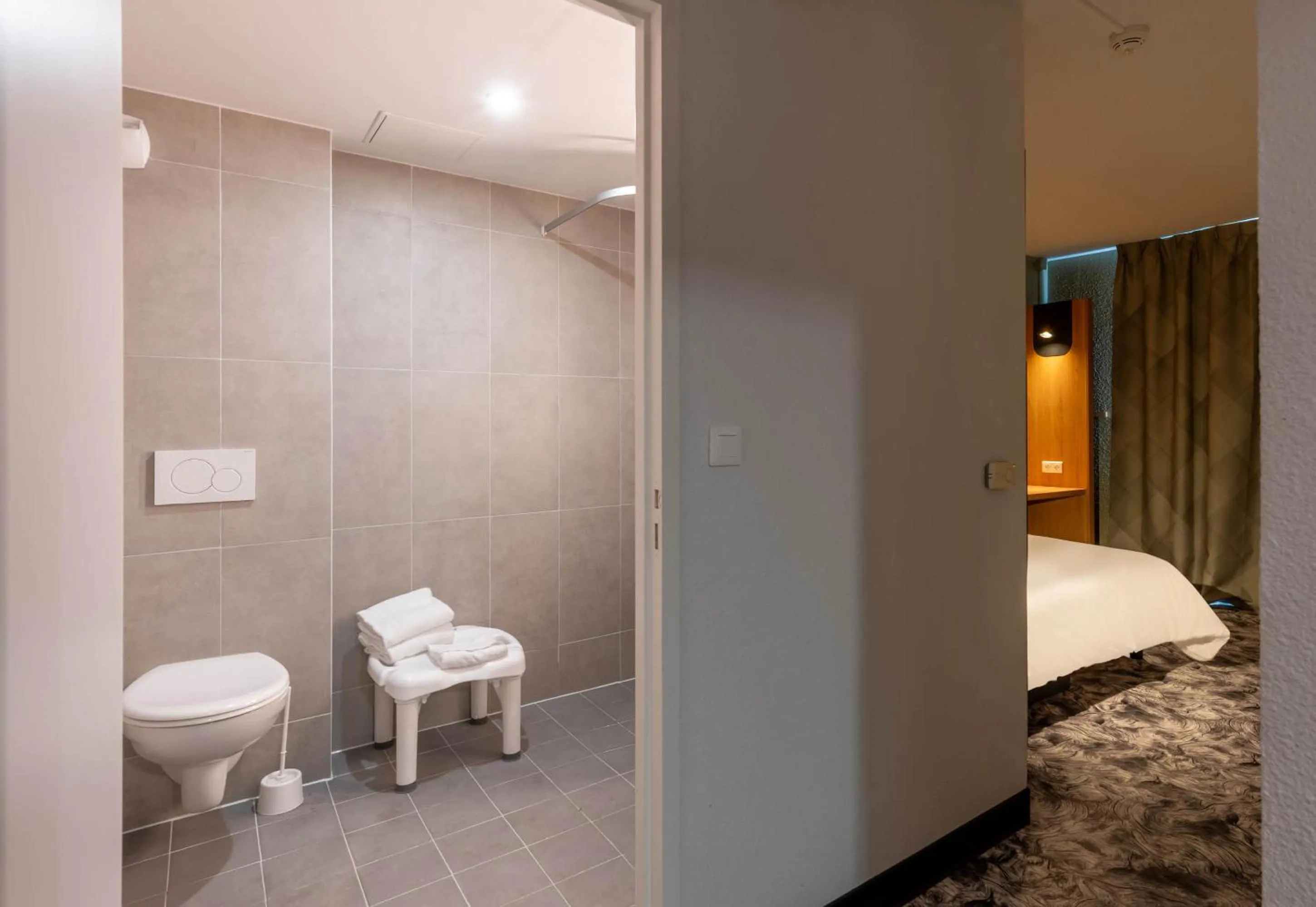 Bathroom in B&B HOTEL Amiens Centre Cathédrale