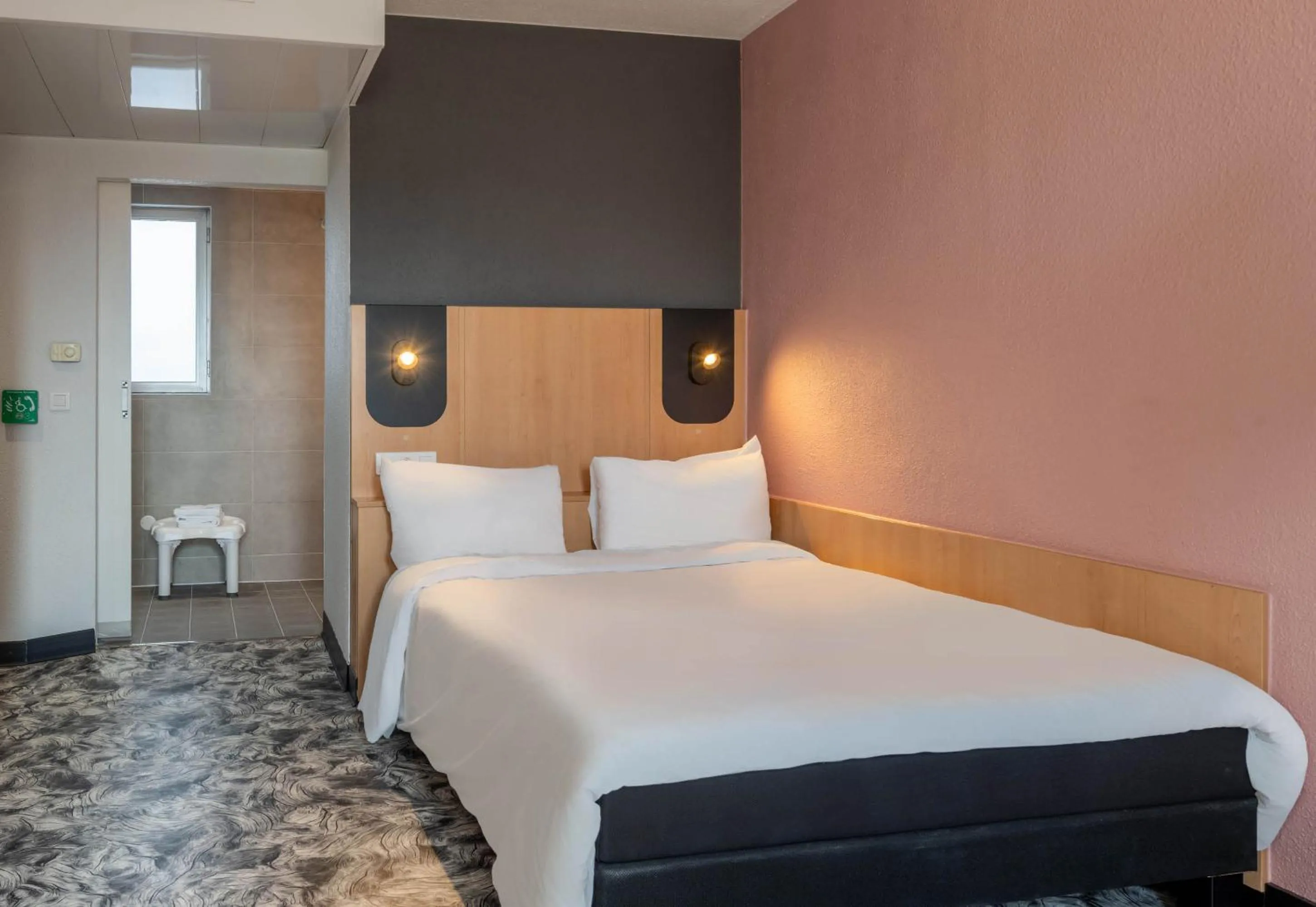 Bedroom, Bed in B&B HOTEL Amiens Centre Cathédrale