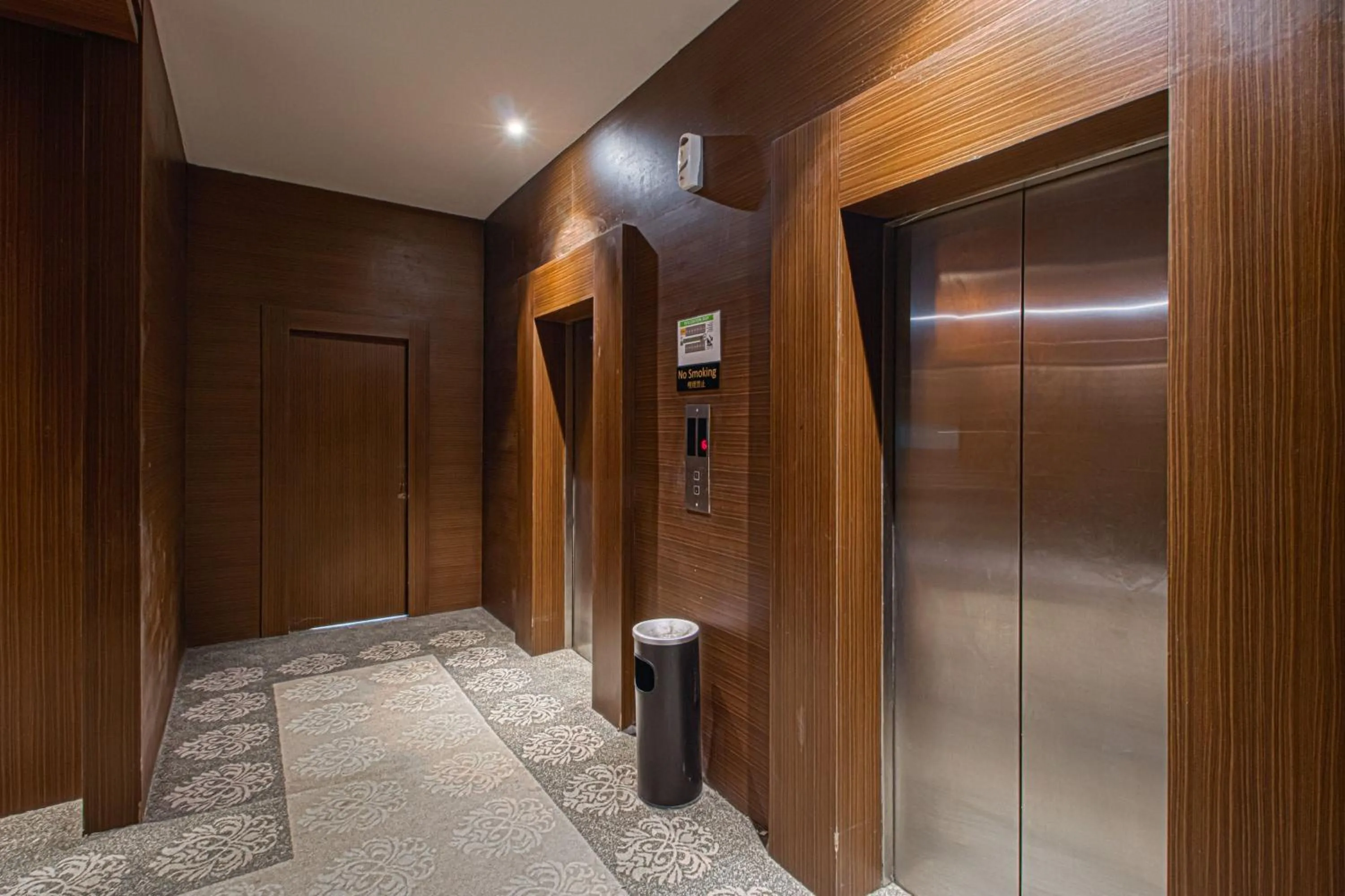 Area and facilities in Grand Arjuna Hotel