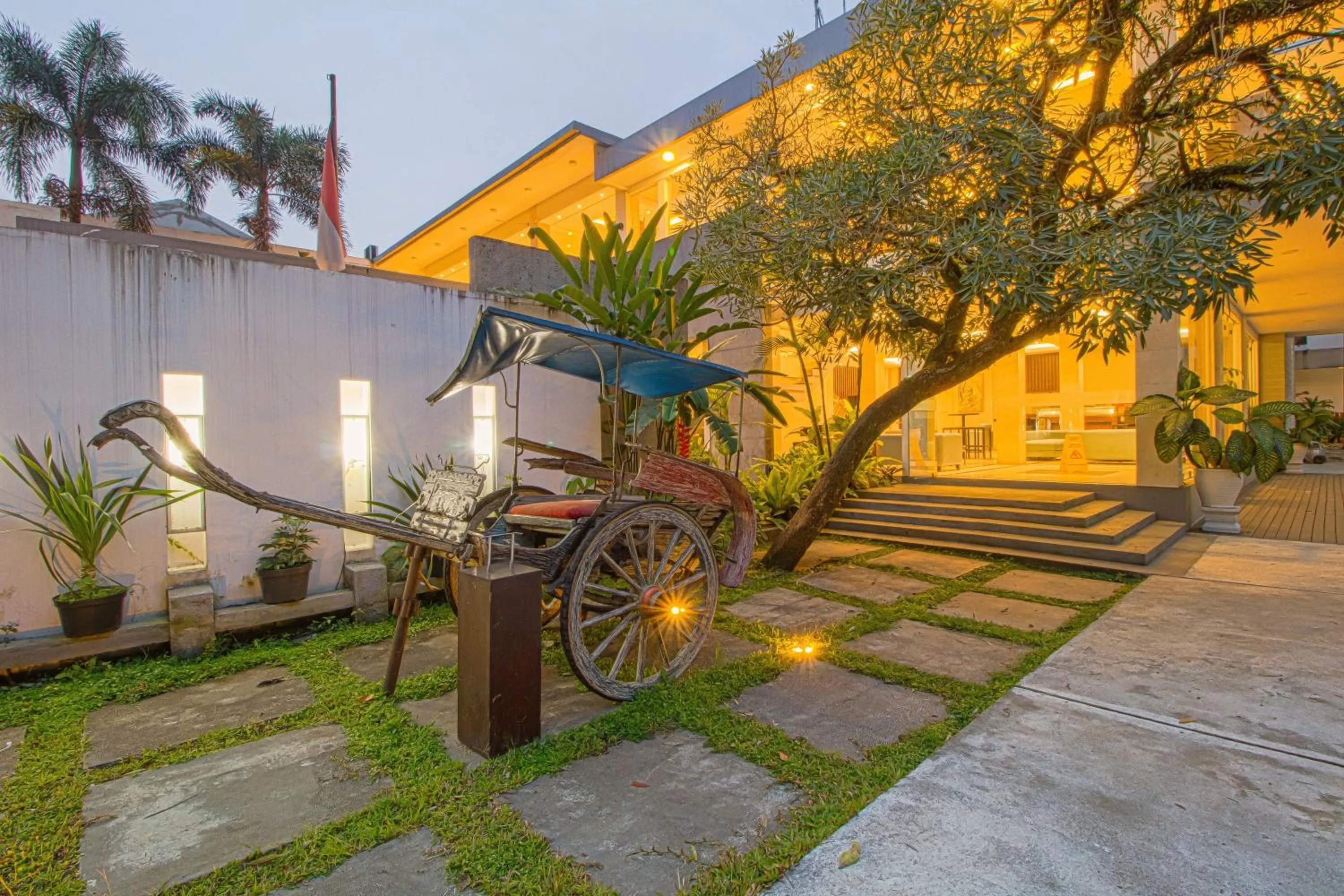 Garden in Grand Arjuna Hotel