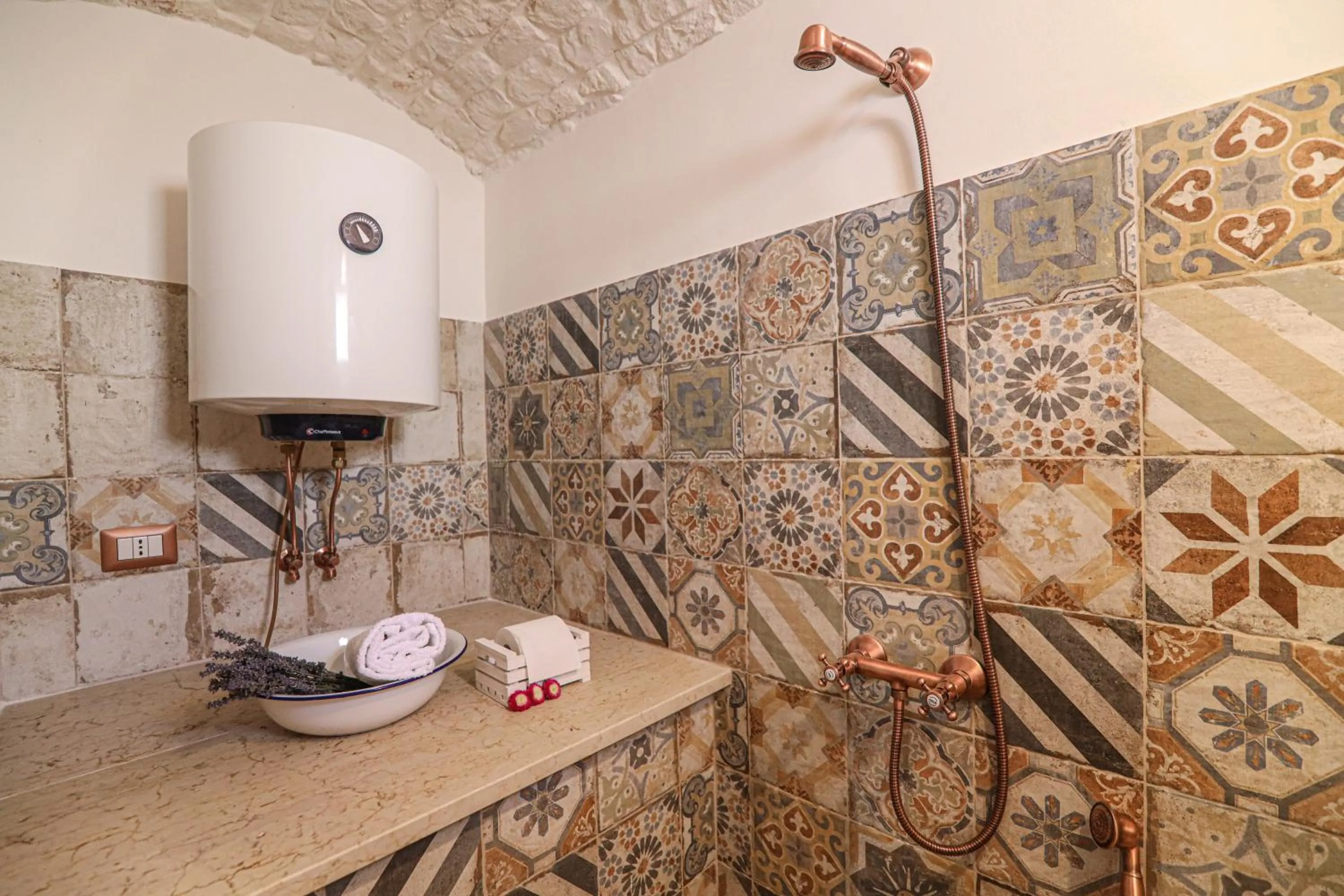 Shower in Domus Petra 104