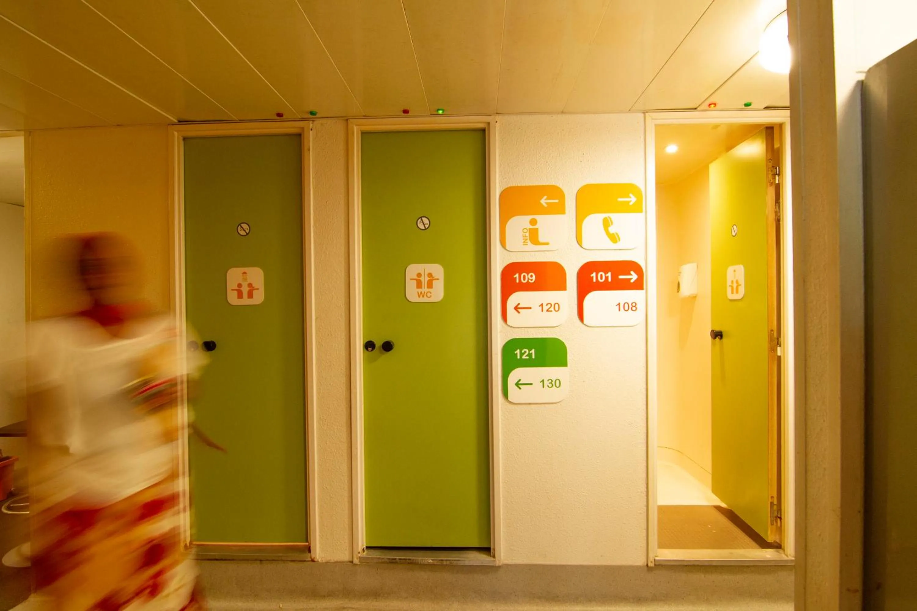 Bathroom in Premiere Classe Arras - Tilloy Les Mofflaine