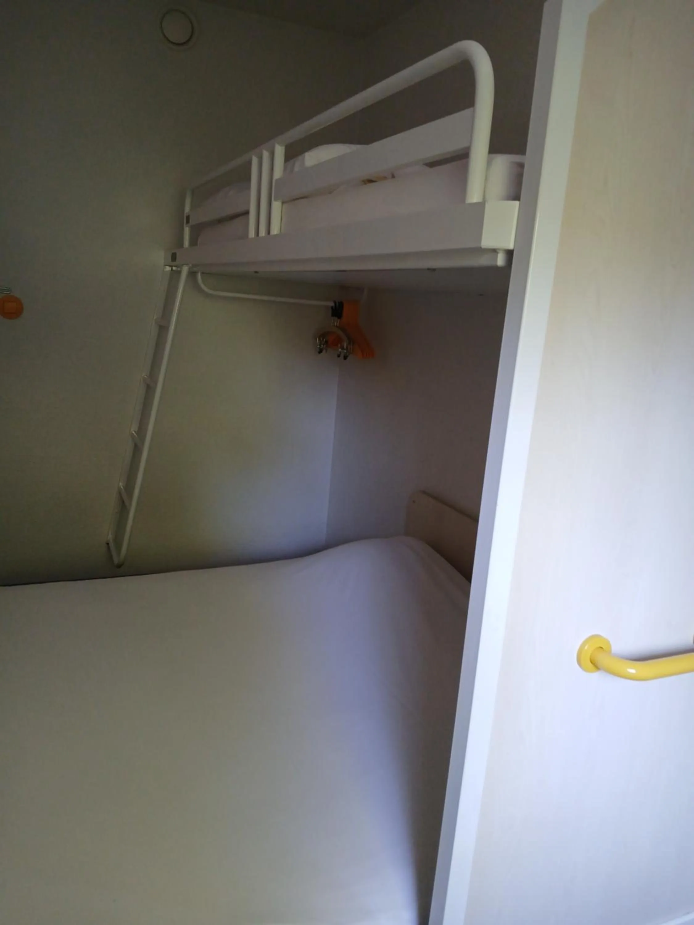 Bed in Unisotel Valenciennes EX-hôtel F1