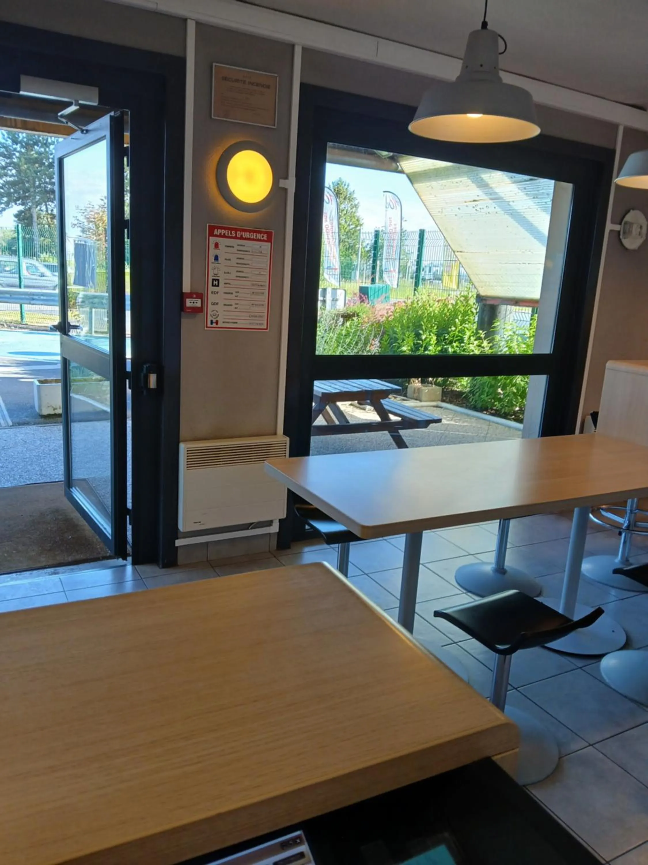 Lobby or reception in Unisotel Valenciennes EX-hôtel F1