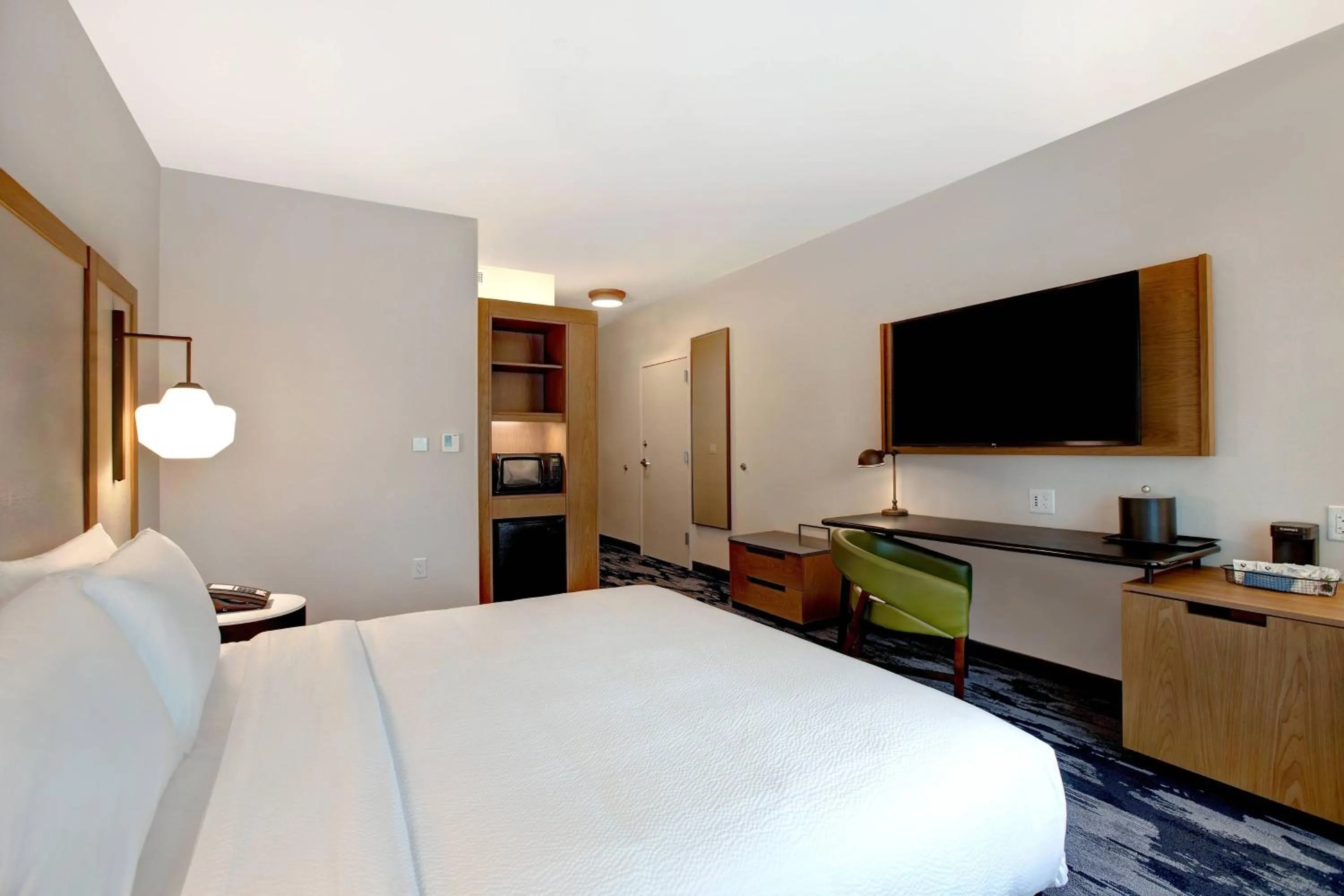 Photo of the whole room, Bed in Fairfield Inn & Suites by Marriott Chicago Bolingbrook