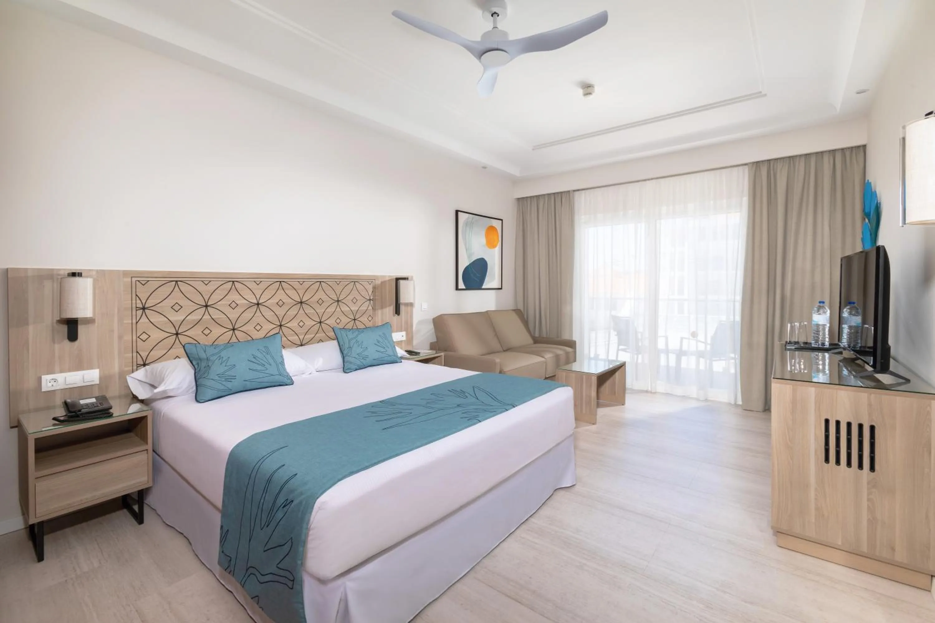 TV and multimedia, Bed in Hotel Riu Madeira - All Inclusive