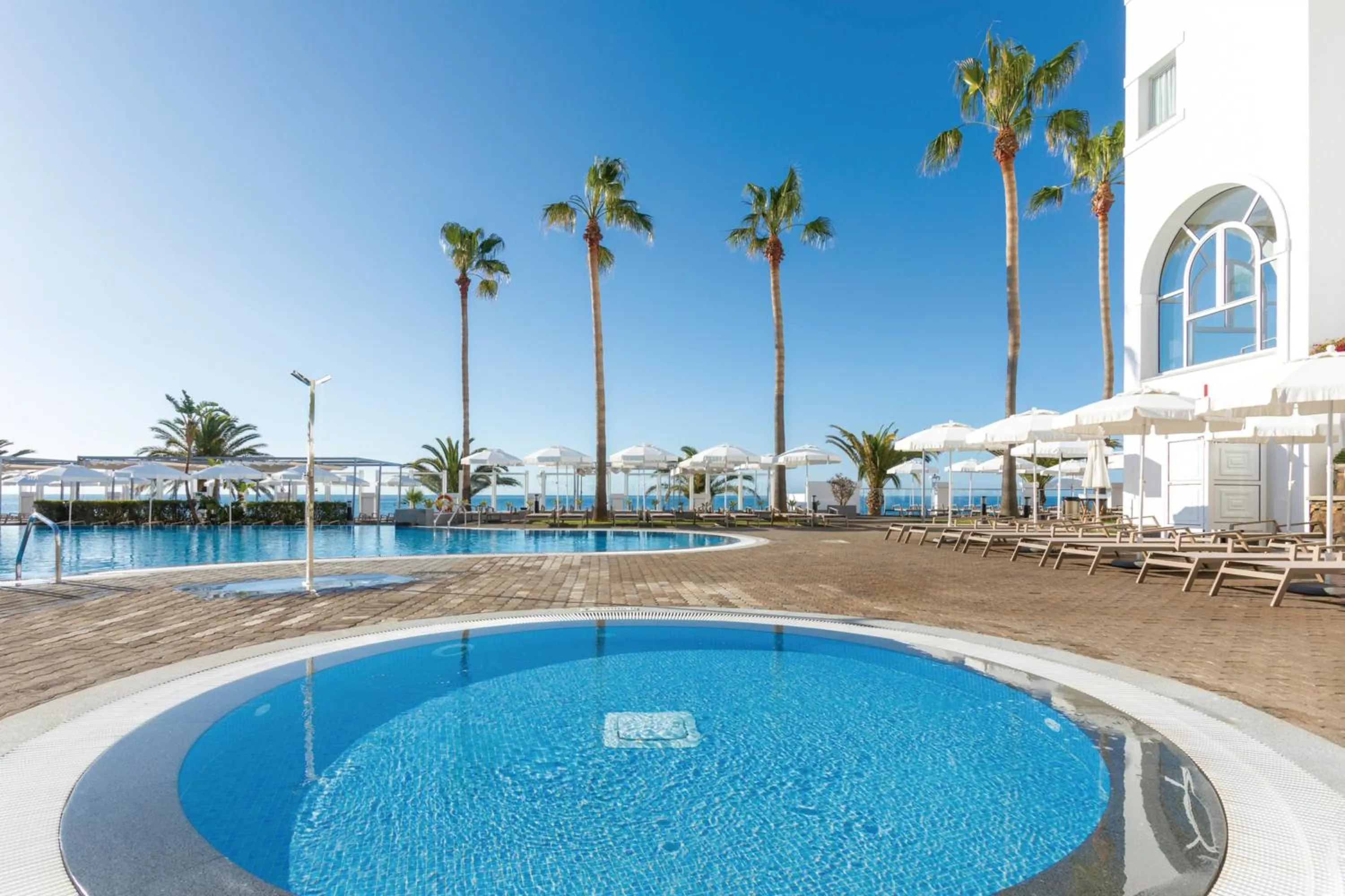 Swimming pool in Hotel Riu Madeira - All Inclusive