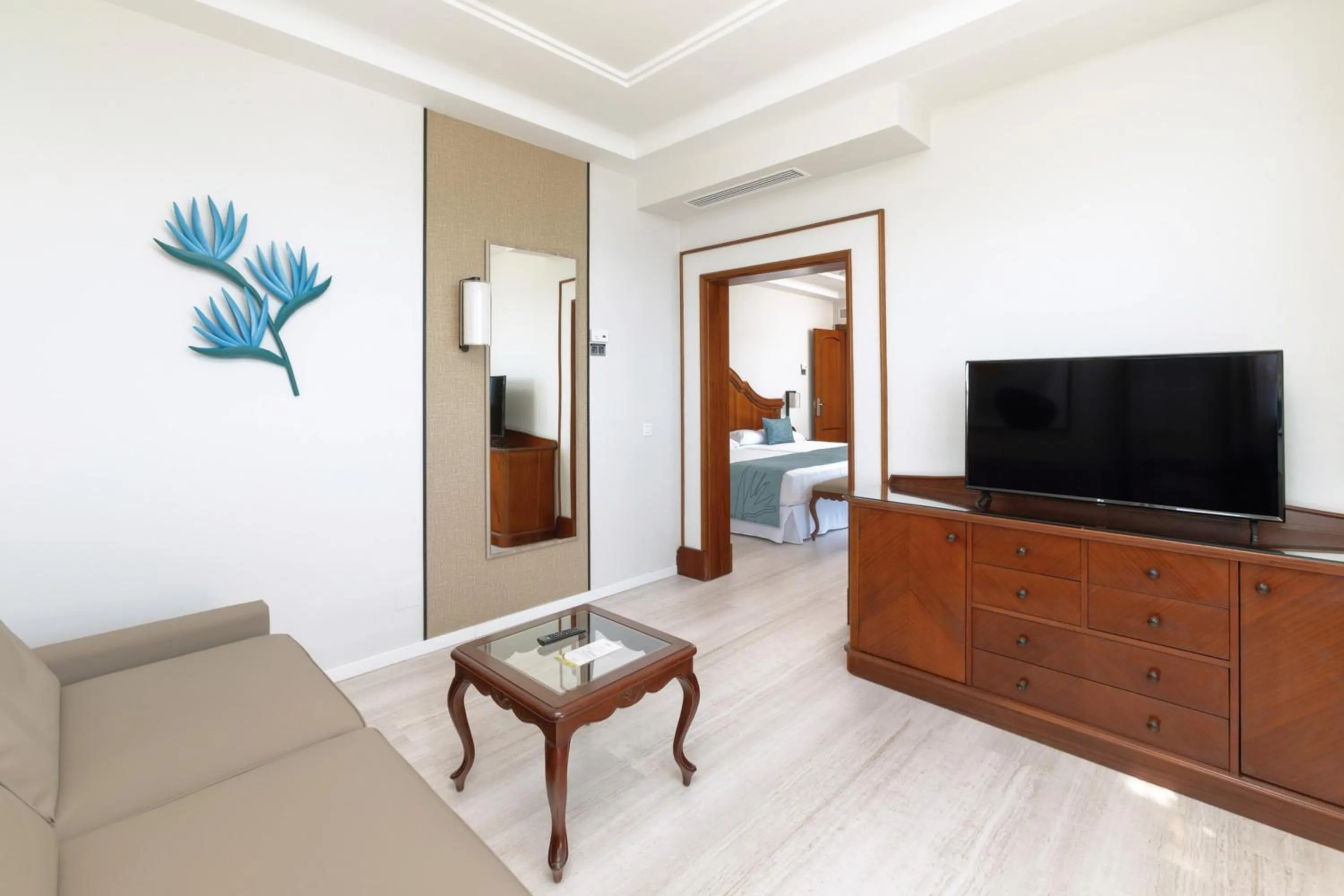 TV and multimedia, Bed in Hotel Riu Madeira - All Inclusive