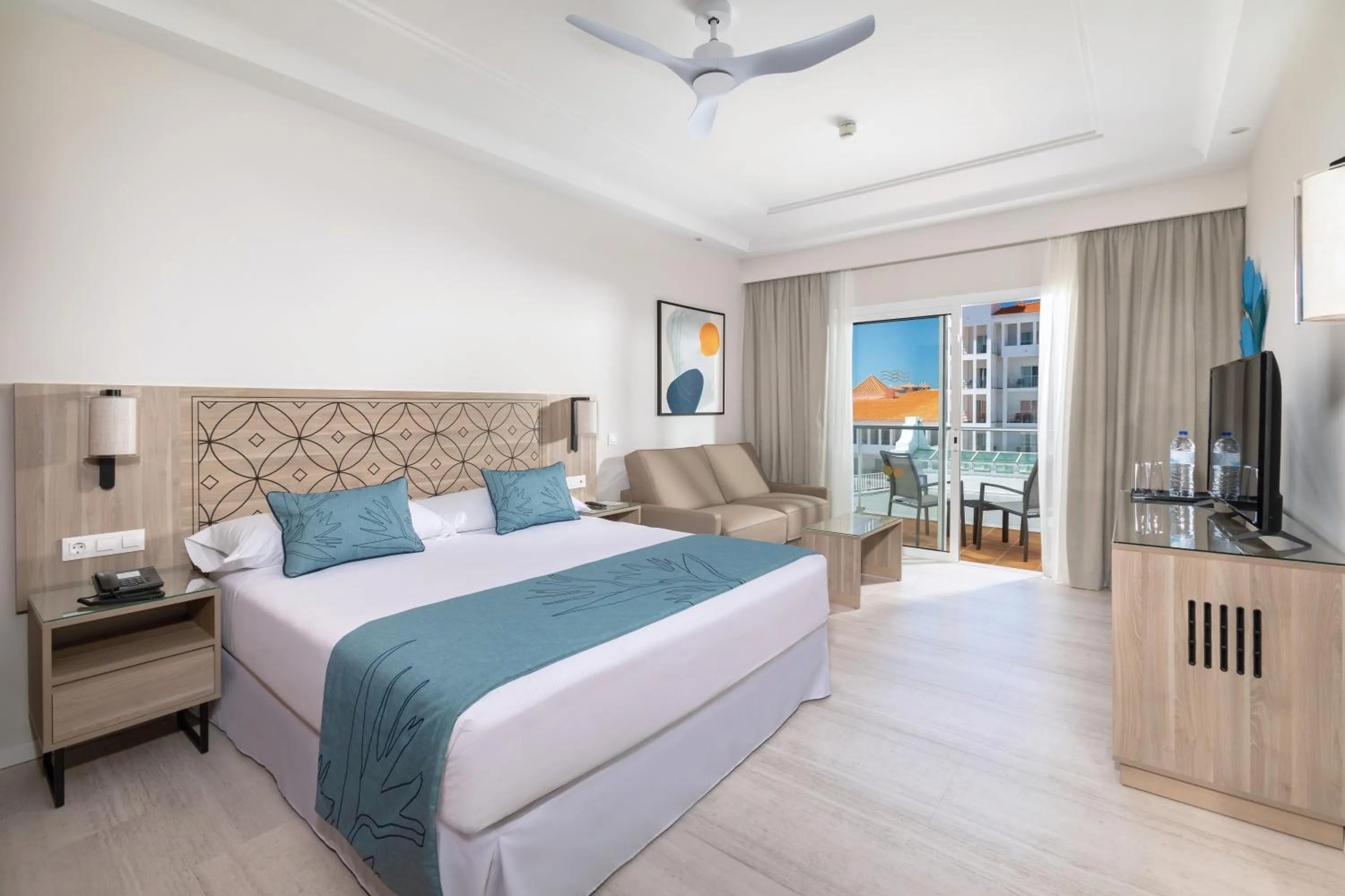 TV and multimedia, Bed in Hotel Riu Madeira - All Inclusive