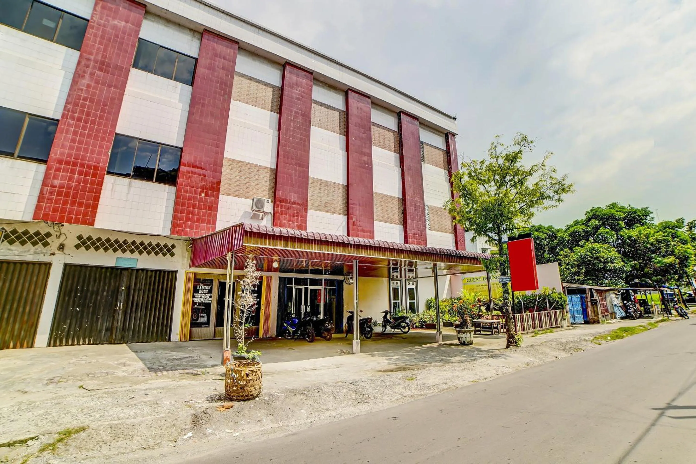 Facade/entrance in Hotel O Brayan Guest House