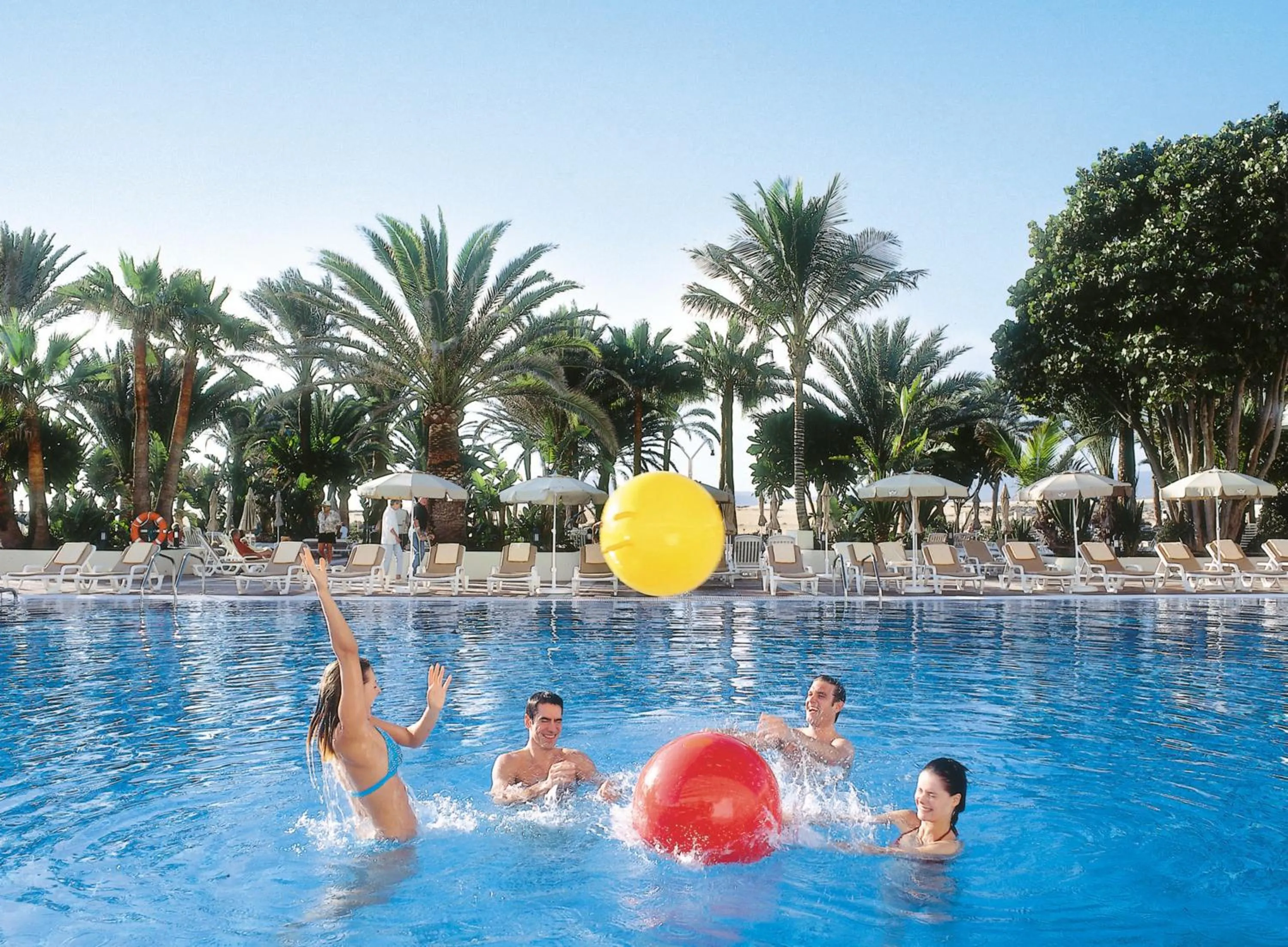 Swimming pool in Hotel Riu Oliva Beach Resort - All Inclusive