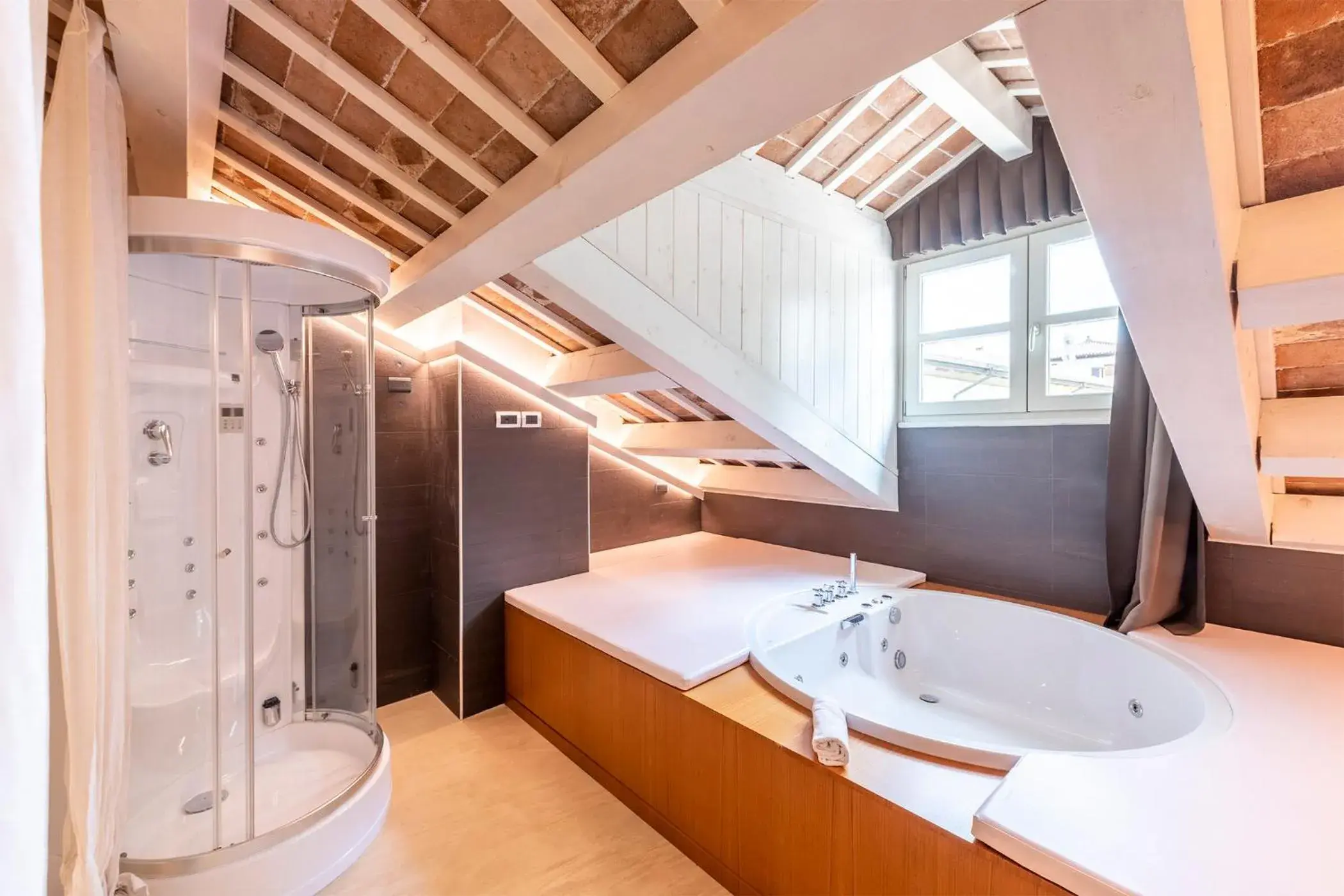 Suite with Hot Tub in Hotel Villa I Pini Suite with Hot Tub in Hotel Villa I Pini