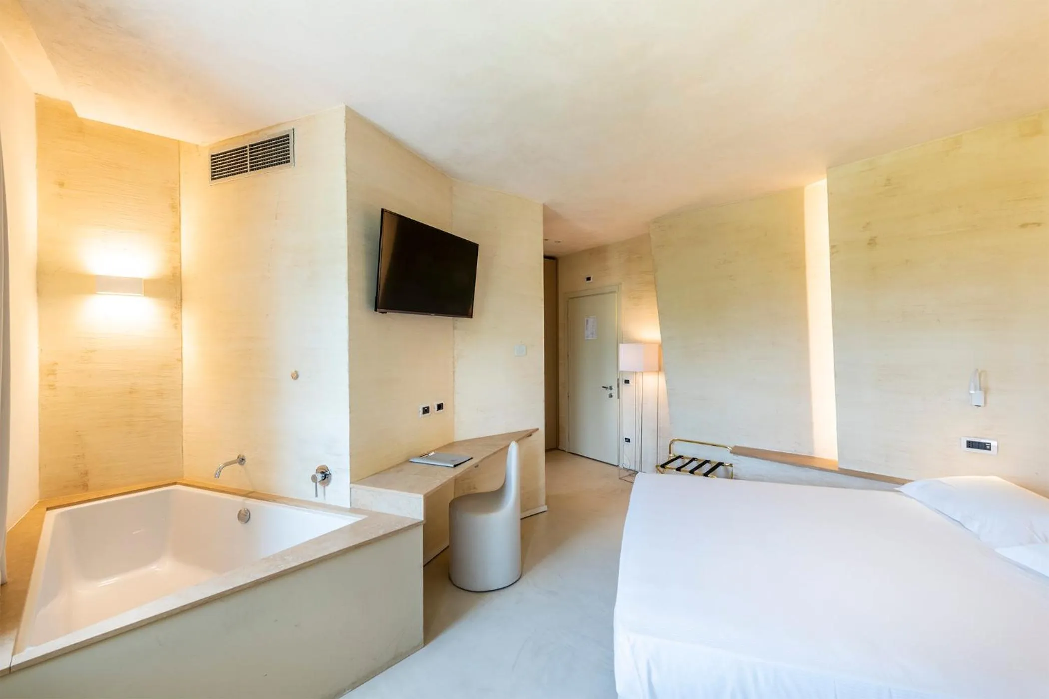 TV and multimedia, Bed in Hotel Villa I Pini