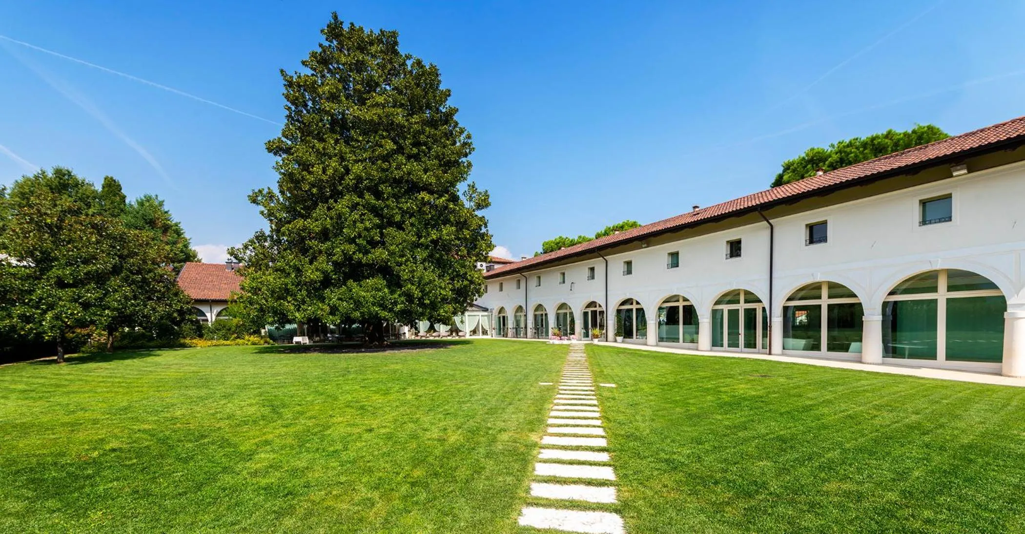 Garden view in Hotel Villa I Pini