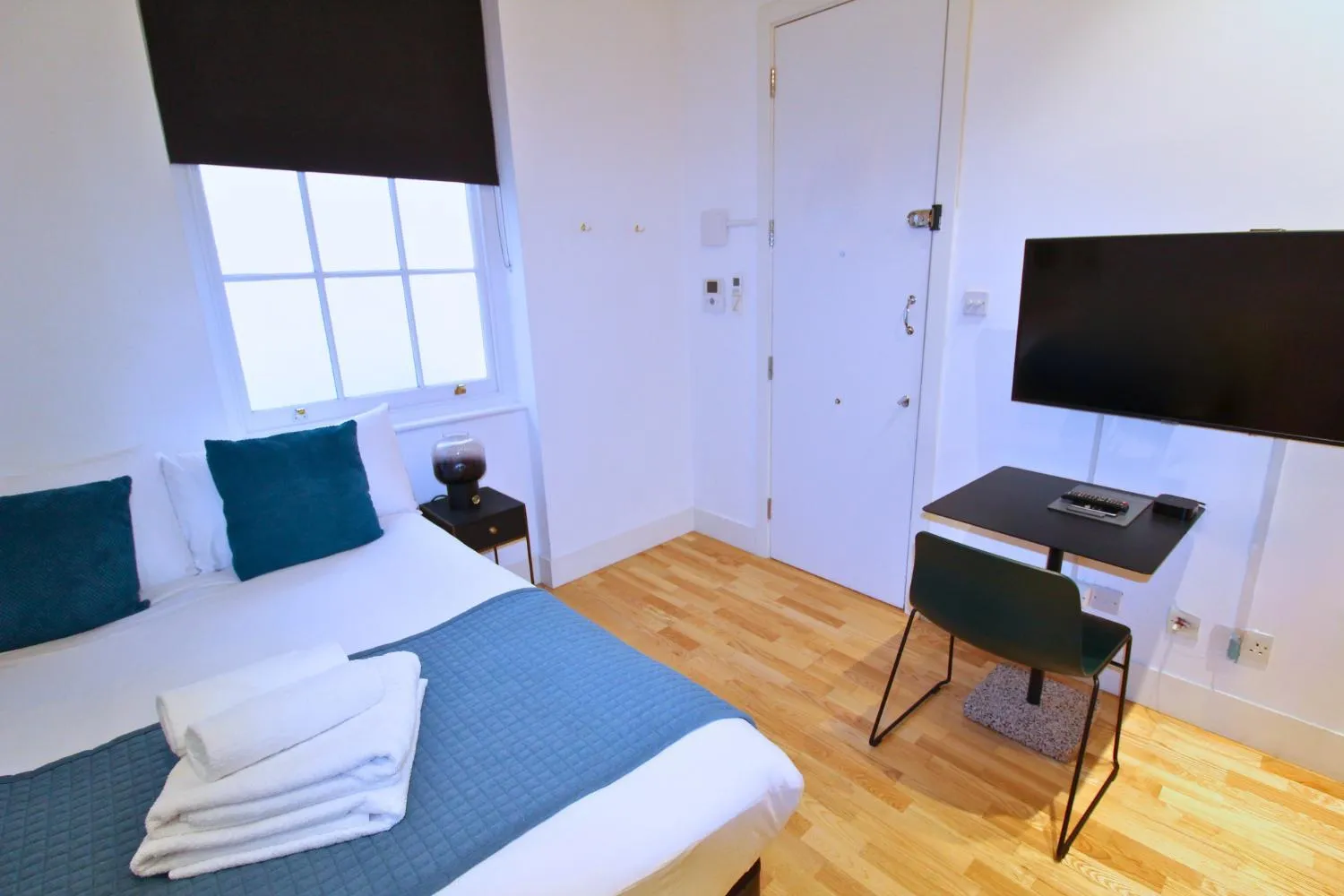 Bed in Bloomsbury By Viridian Apartments