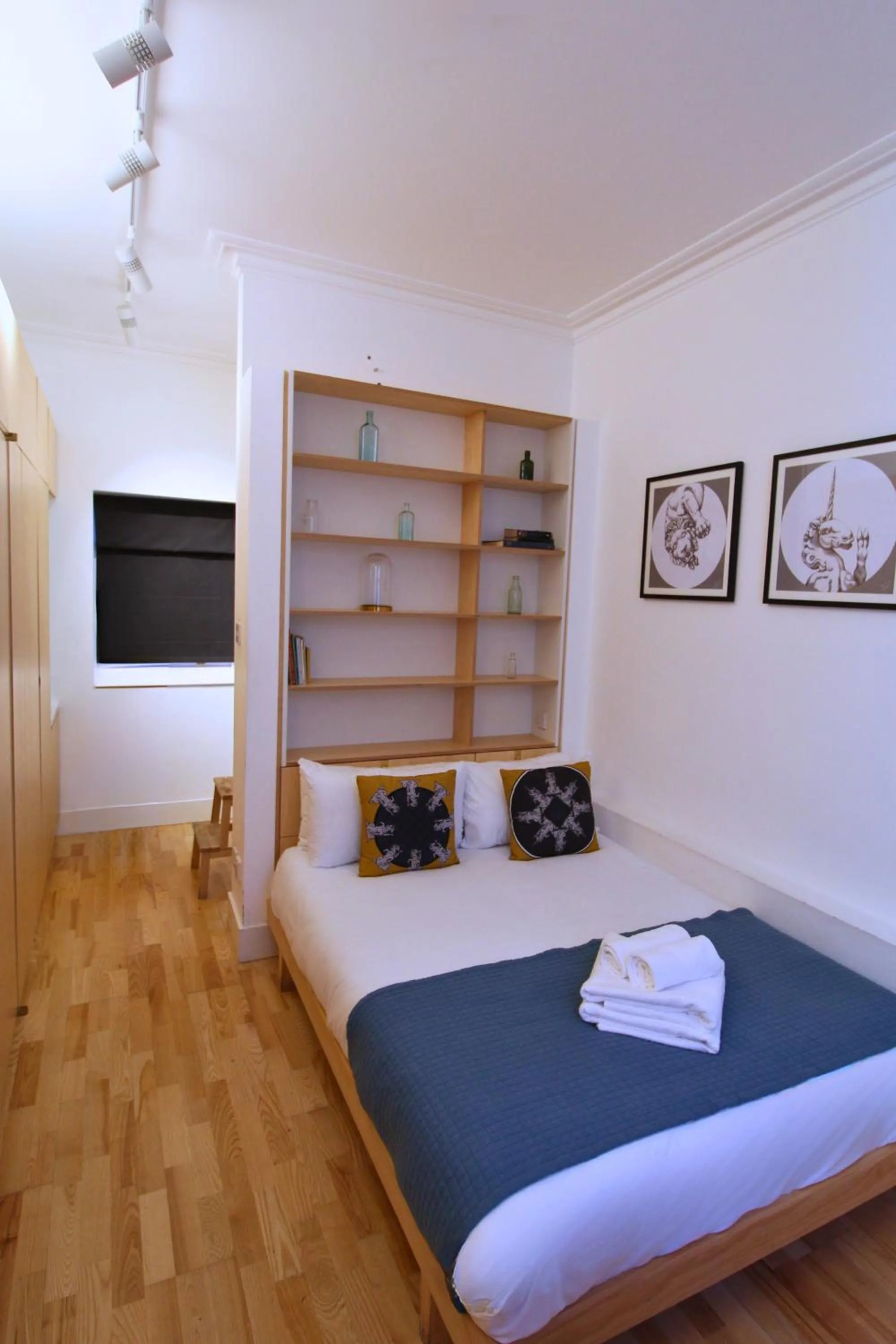 Bed in Bloomsbury By Viridian Apartments
