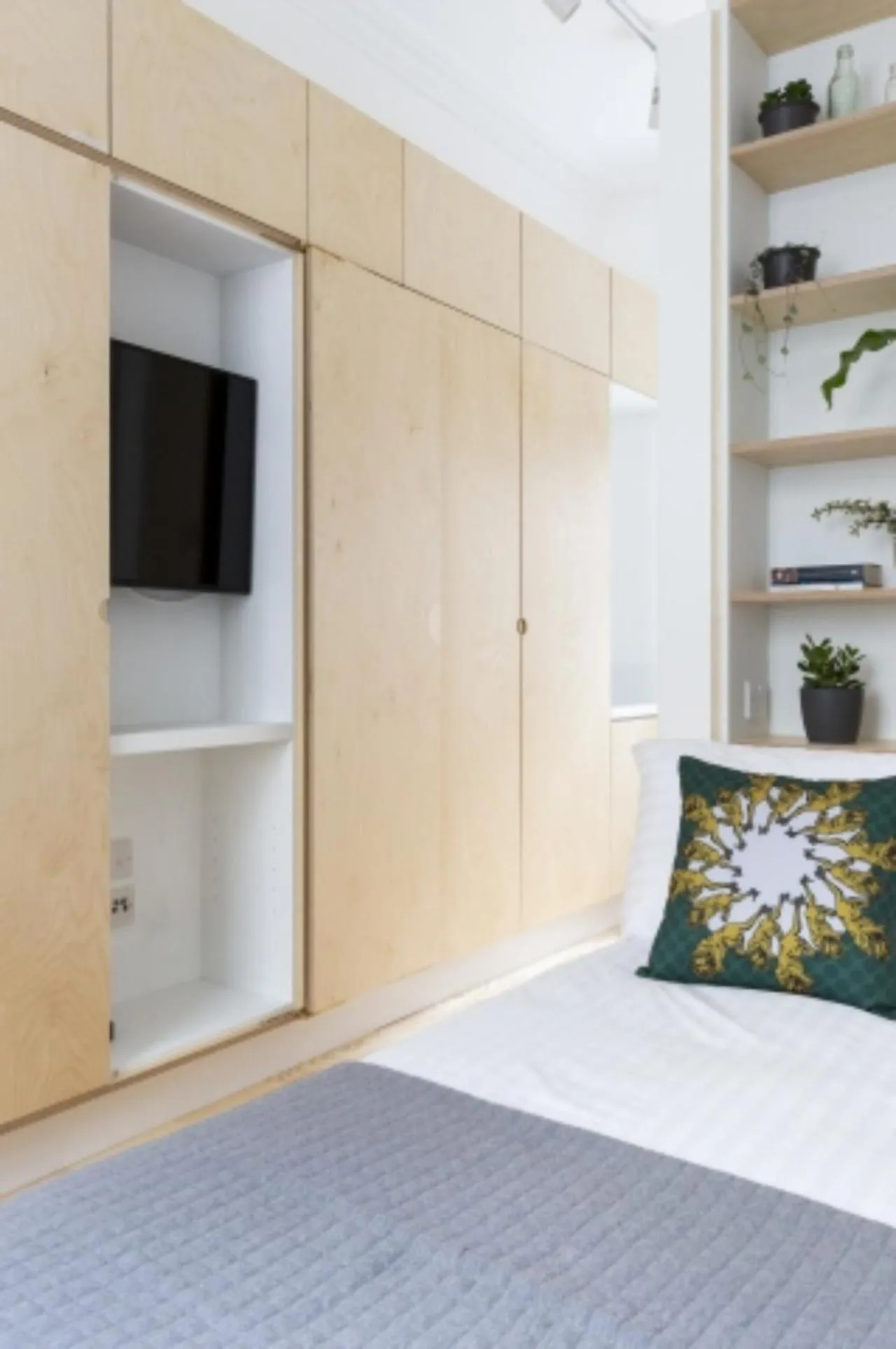 Bed in Bloomsbury By Viridian Apartments