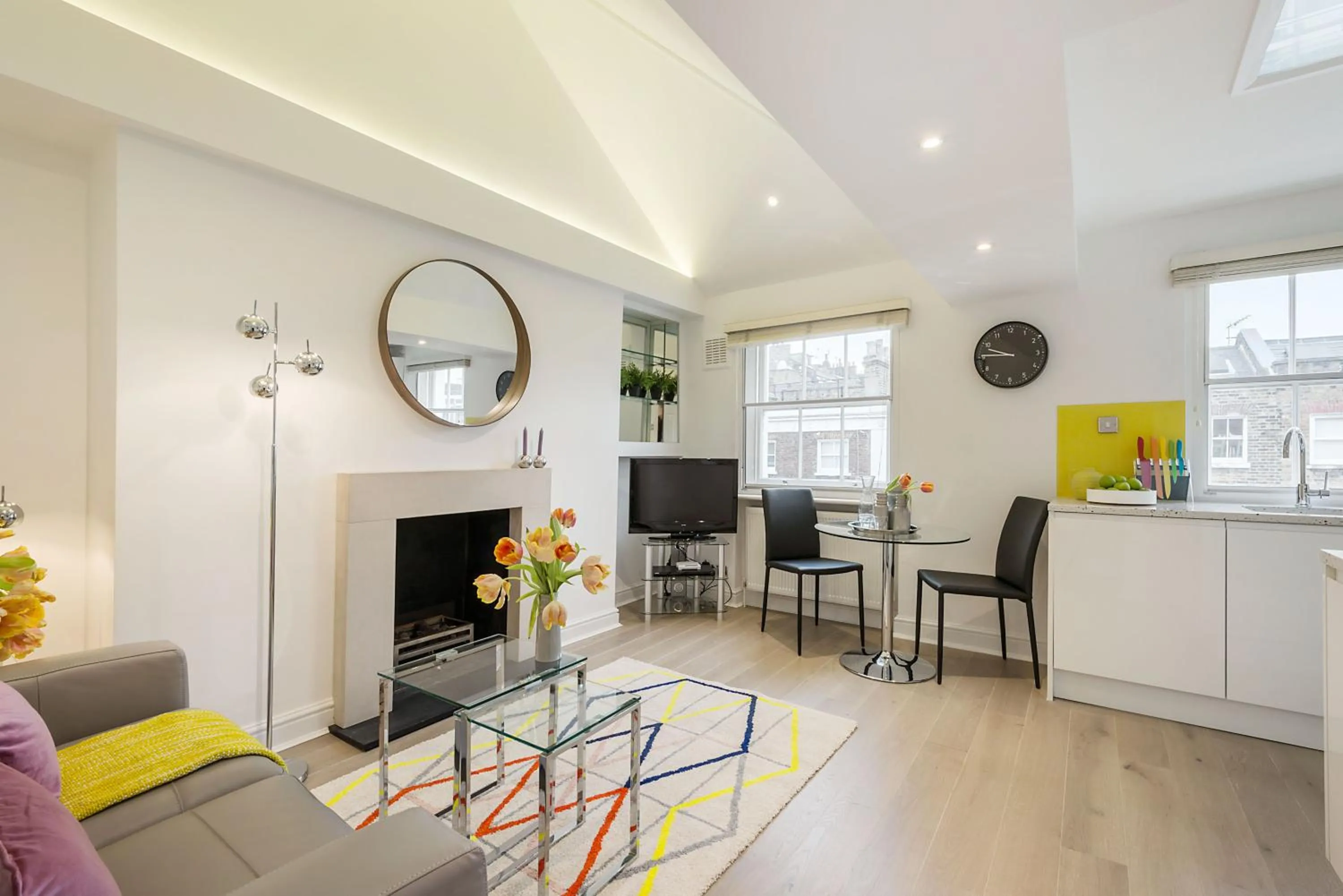 TV and multimedia in Bloomsbury By Viridian Apartments