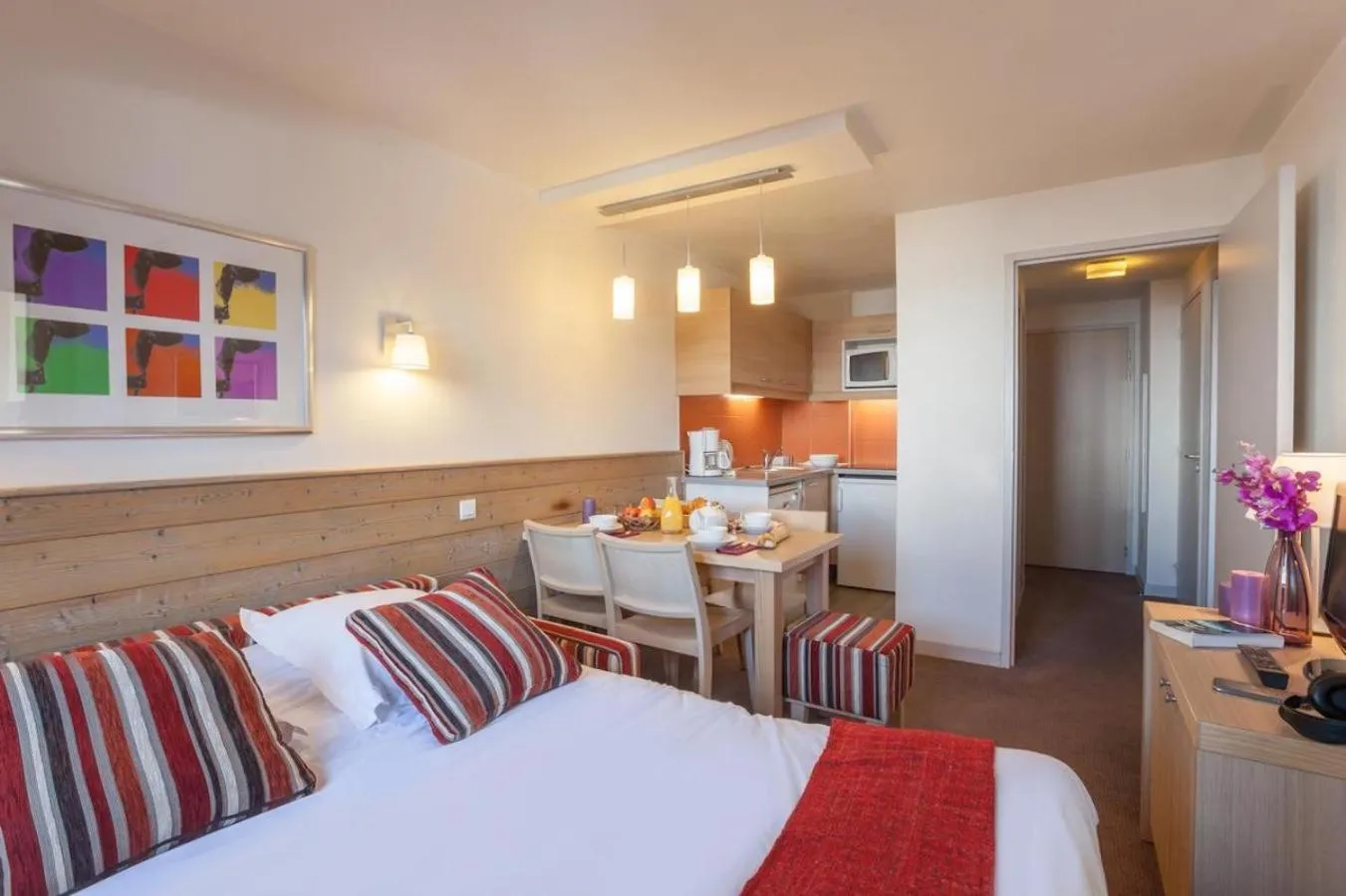 Lounge or bar, Bed in Résidence Les Gémeaux - Belle Plagne